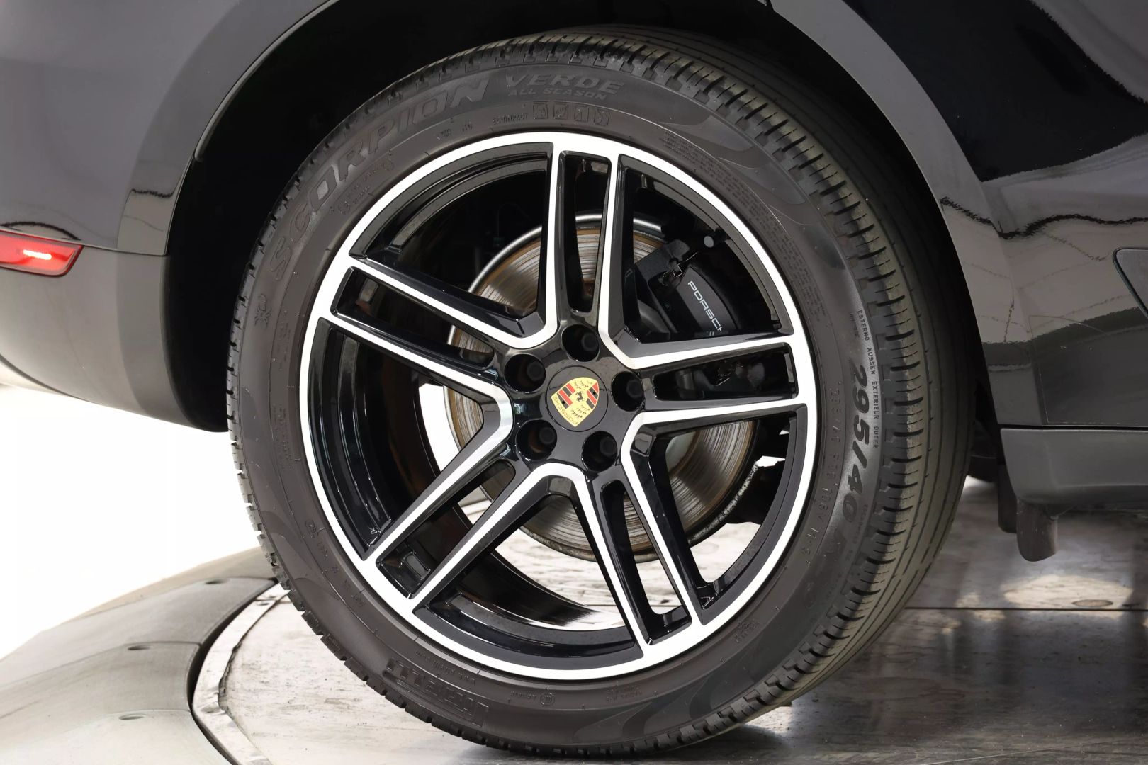 2021 Porsche Macan - Image 101