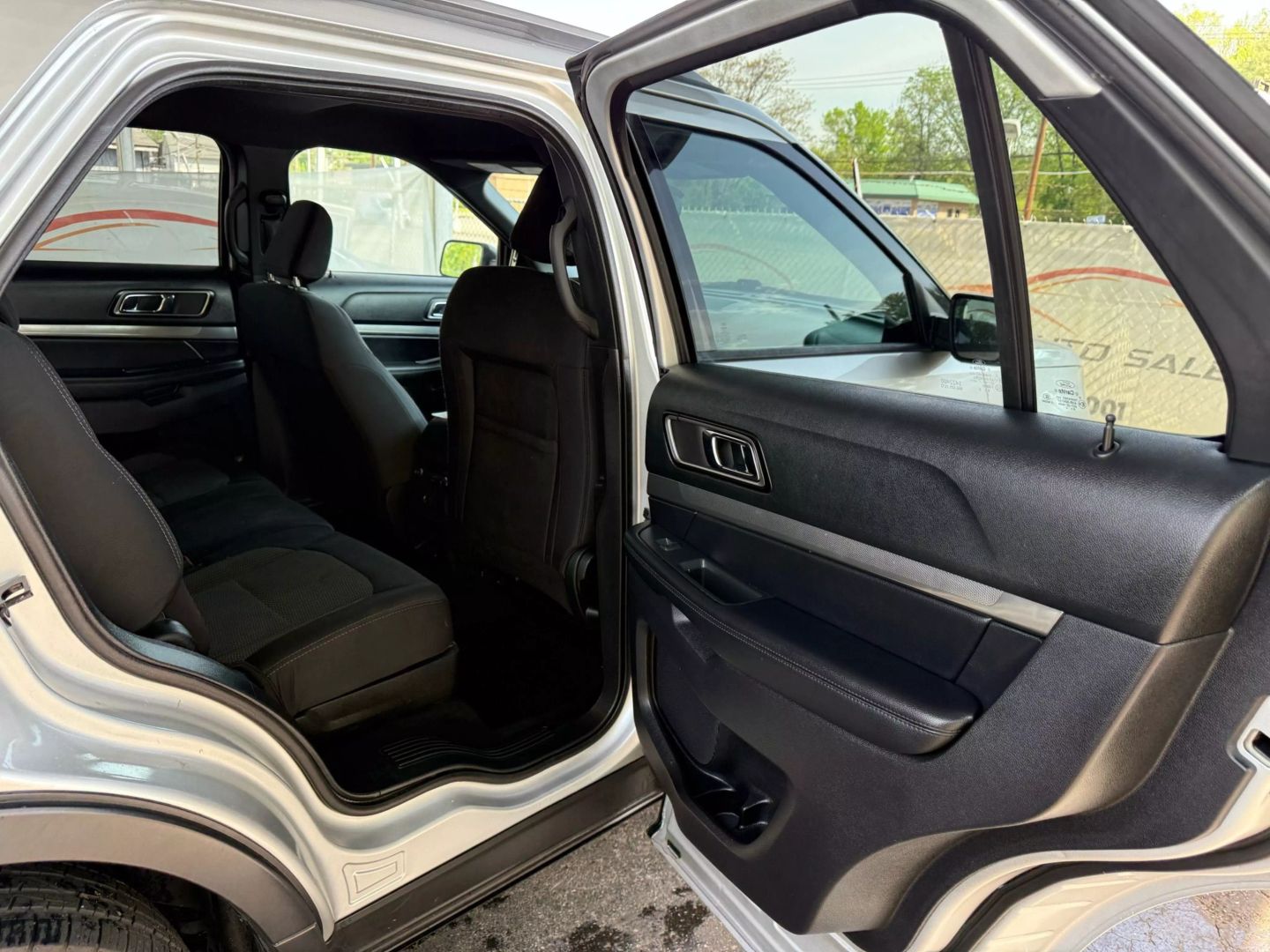 2019 Ford Explorer - Image 23