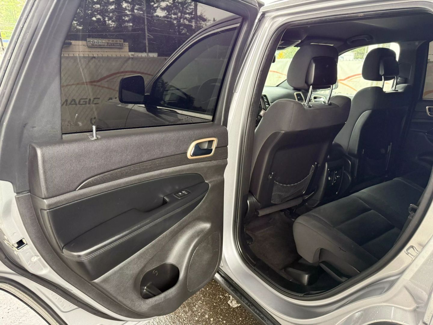 2015 Jeep Grand Cherokee - Image 17