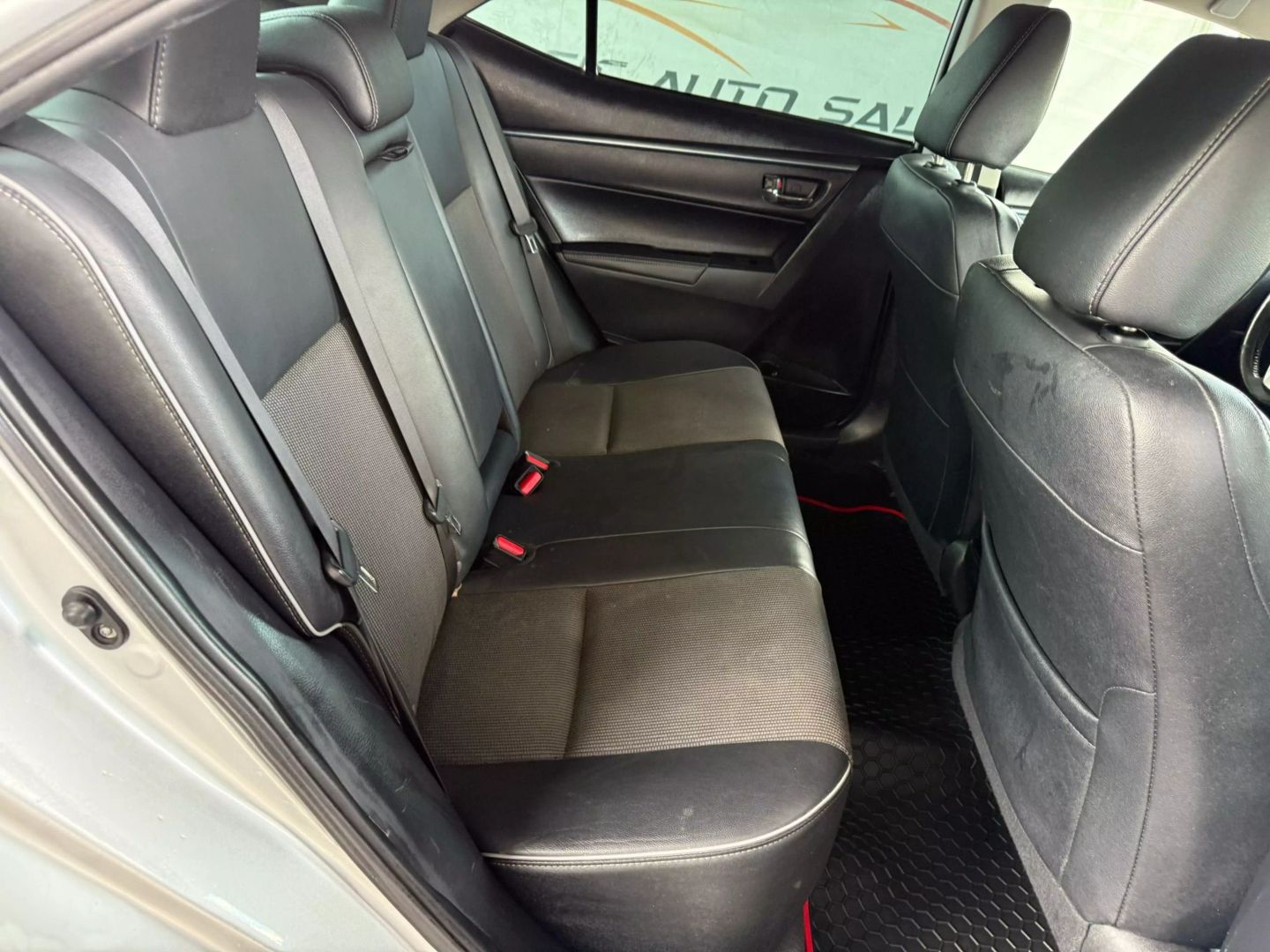 2015 Toyota Corolla - Image 22