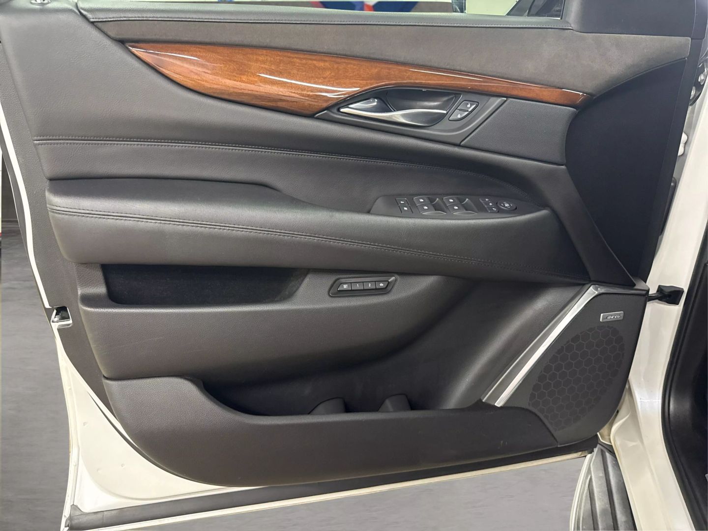 2016 Cadillac Escalade Esv - Image 42