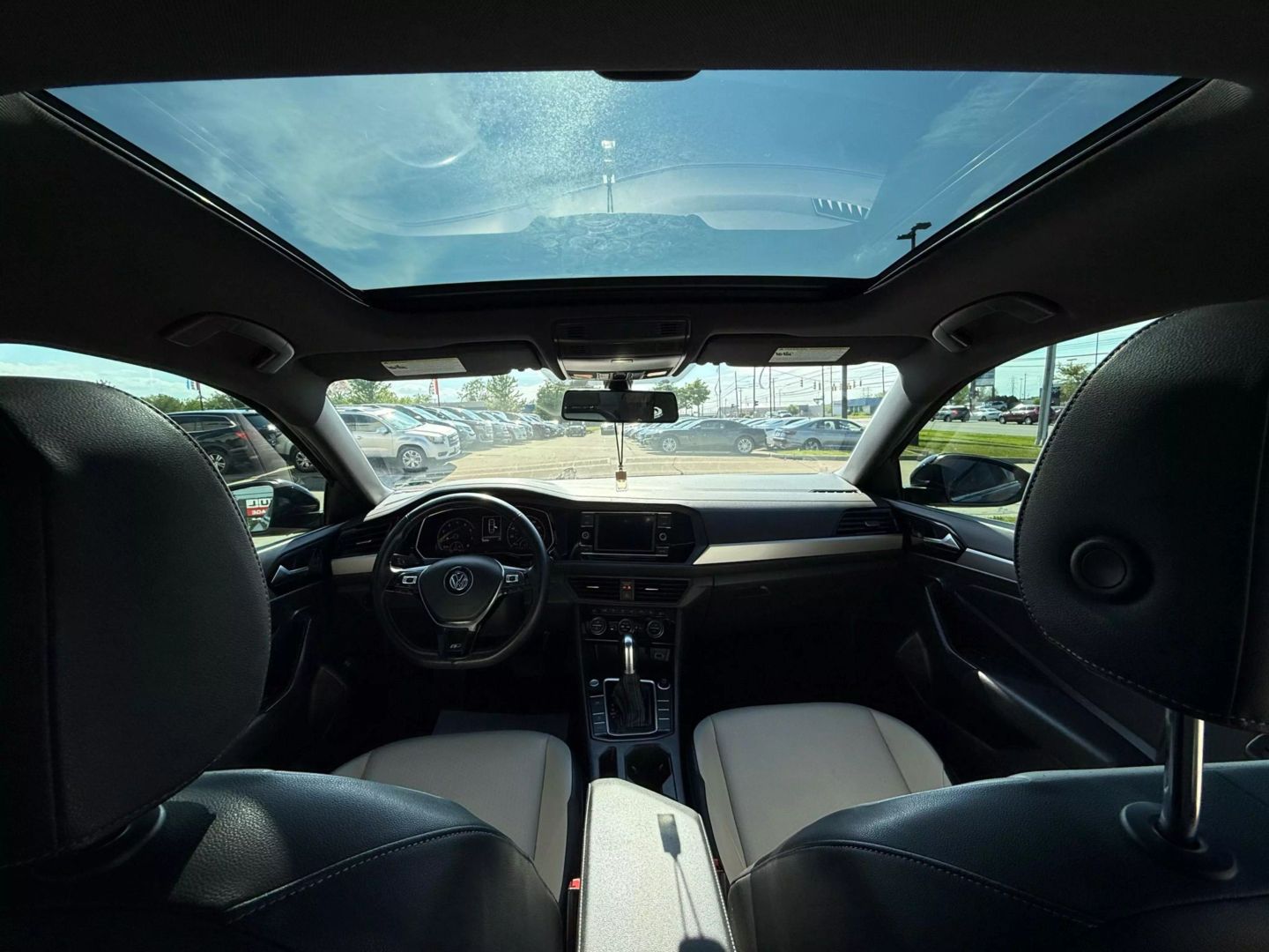 2019 Volkswagen Jetta - Image 28