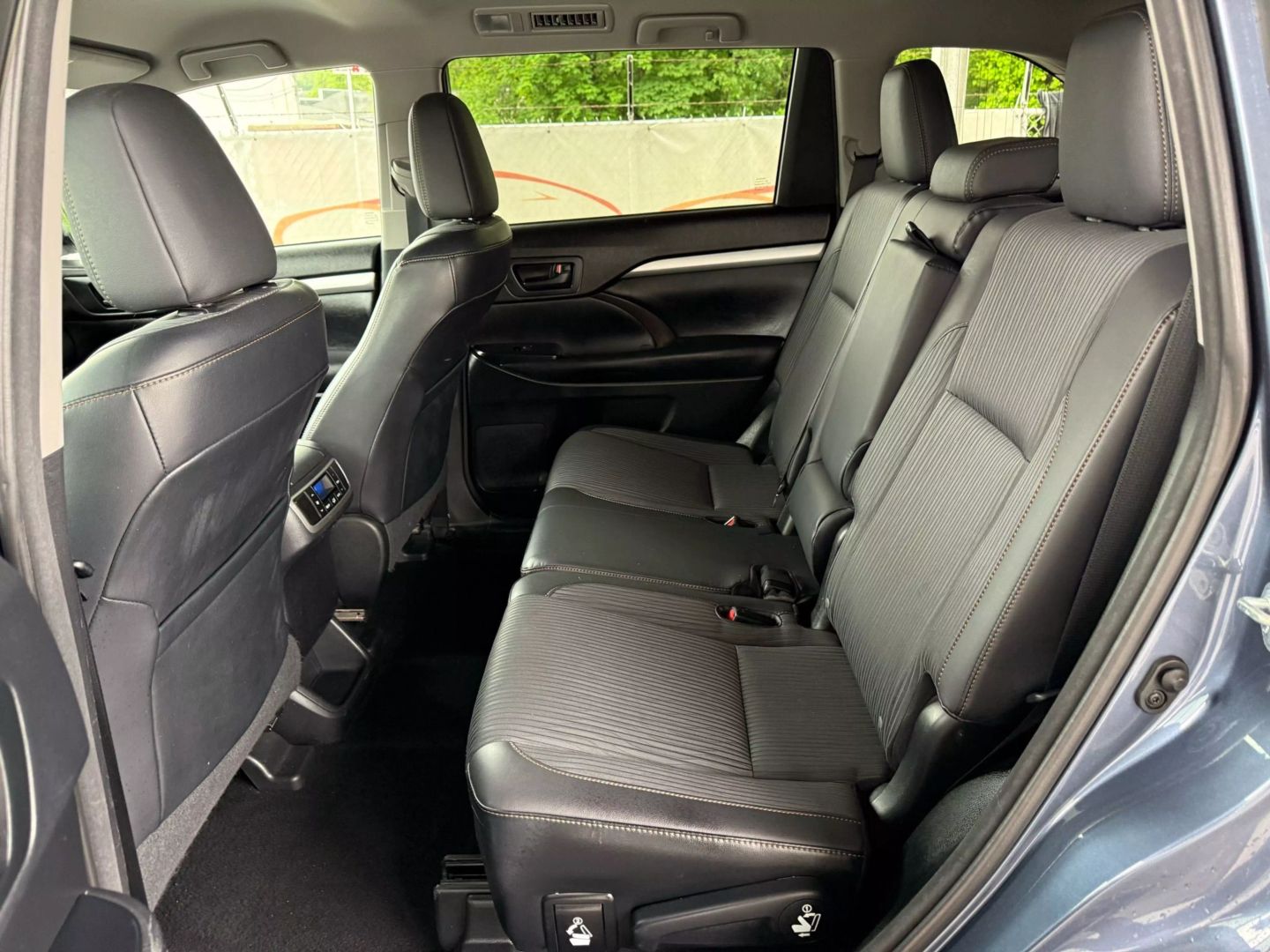 2015 Toyota Highlander - Image 18