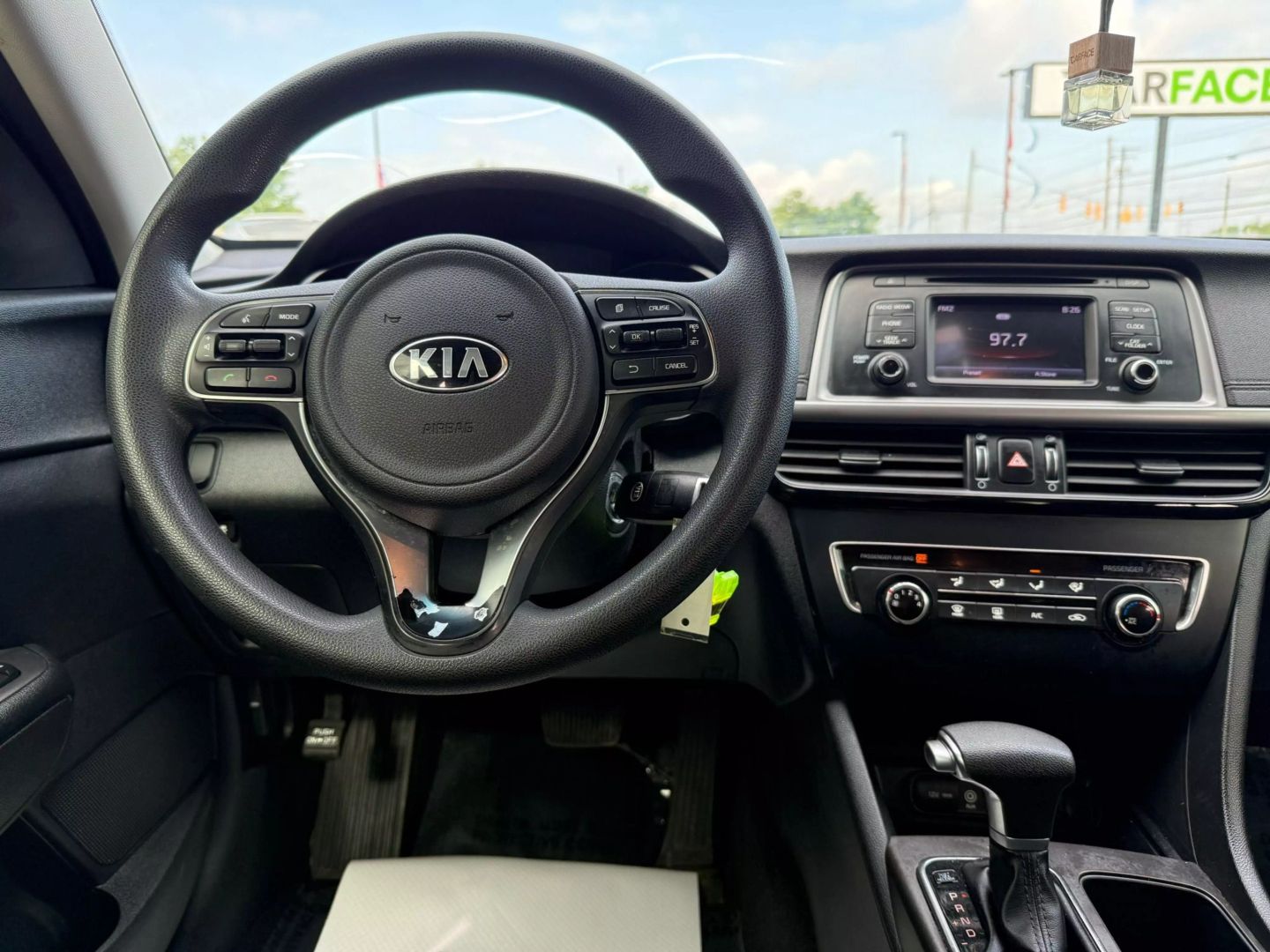 2016 Kia Optima - Image 25