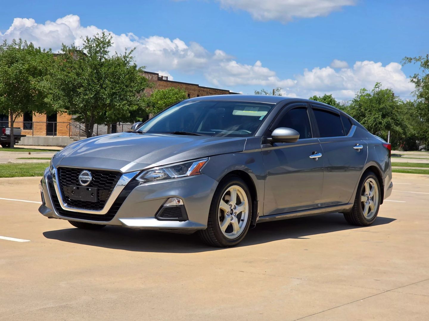 Used 2020 Nissan Altima S with VIN 1N4BL4BV4LN302923 for sale in Denton, TX