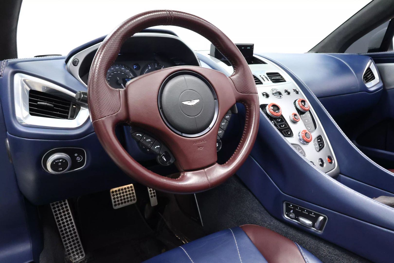 2015 Aston Martin Vanquish - Image 2