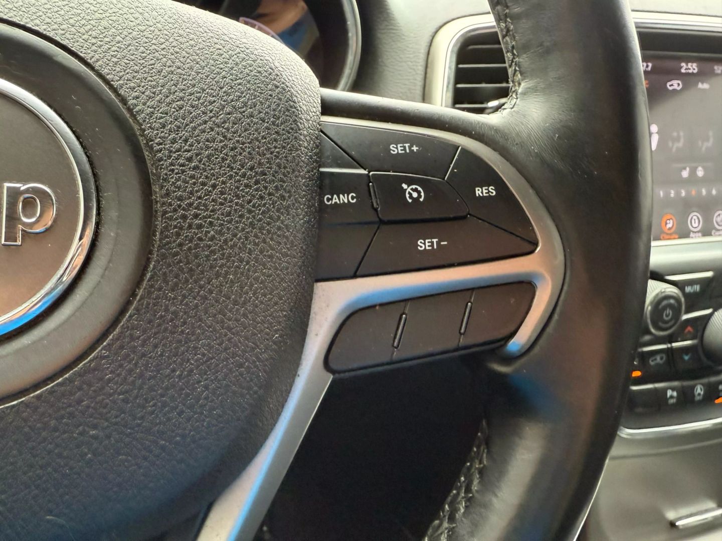 2018 Jeep Grand Cherokee - Image 34