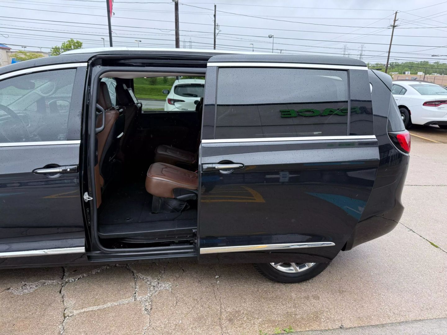 2017 Chrysler Pacifica - Image 20