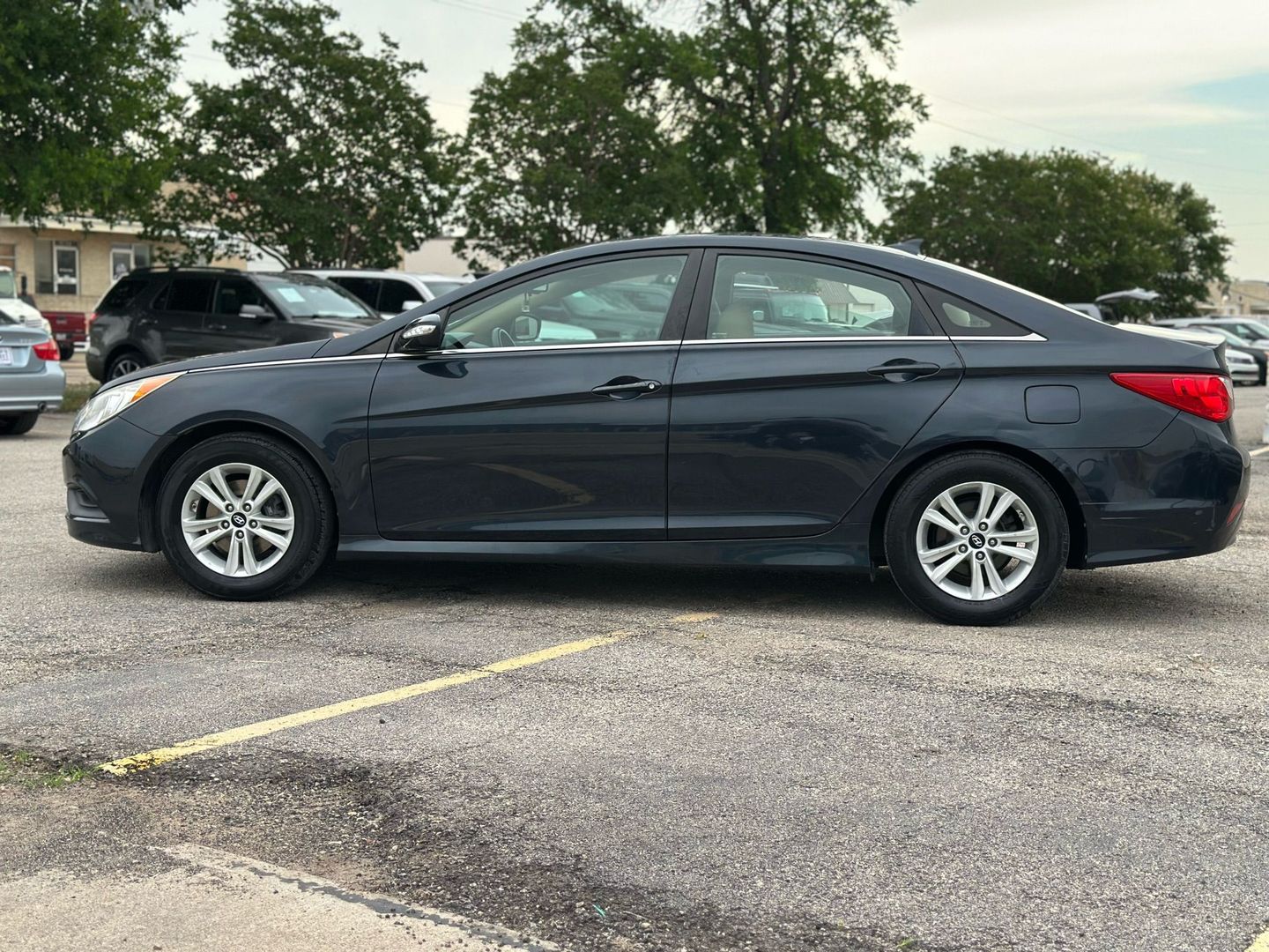 2014 Hyundai Sonata - Image 3