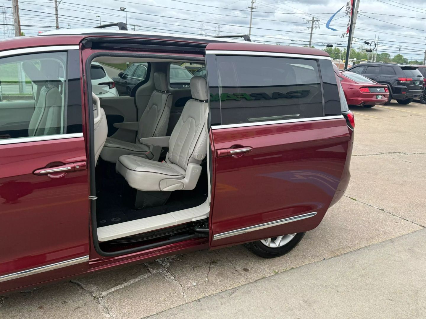 2020 Chrysler Pacifica - Image 21