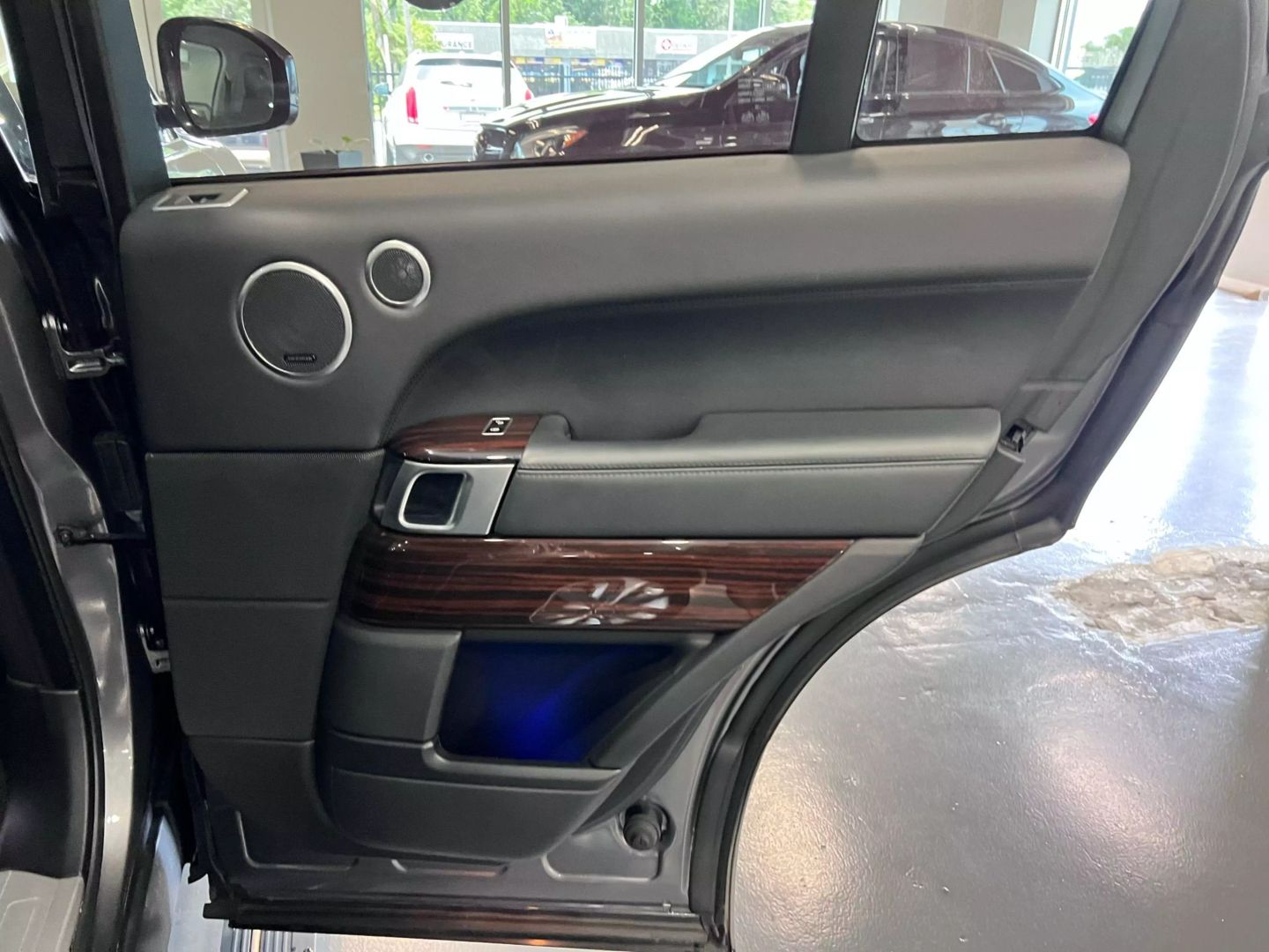 2015 Land Rover Range Rover Hse Sport Utility 4d - Image 30