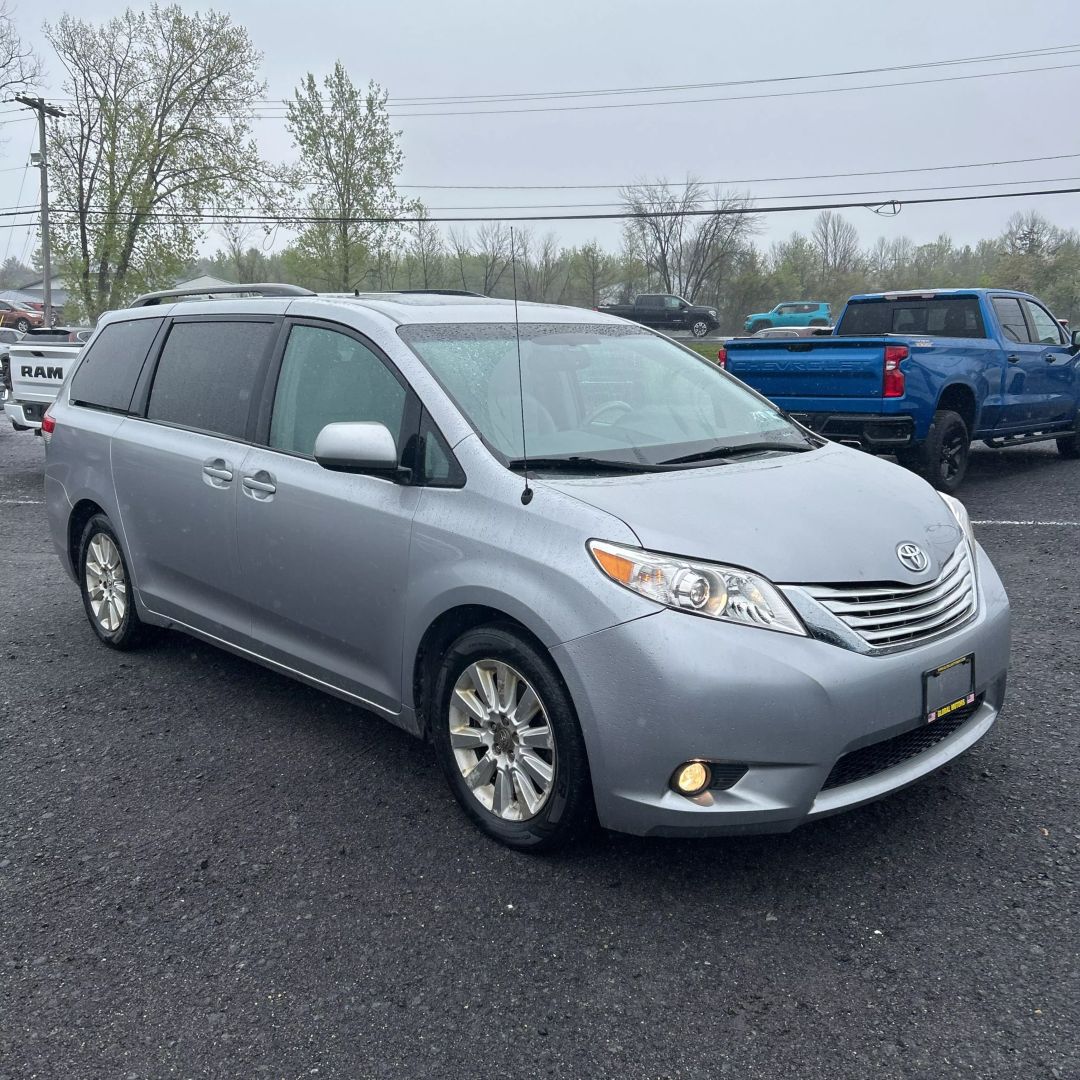 Image 4 of 2012 TOYOTA SIENNA