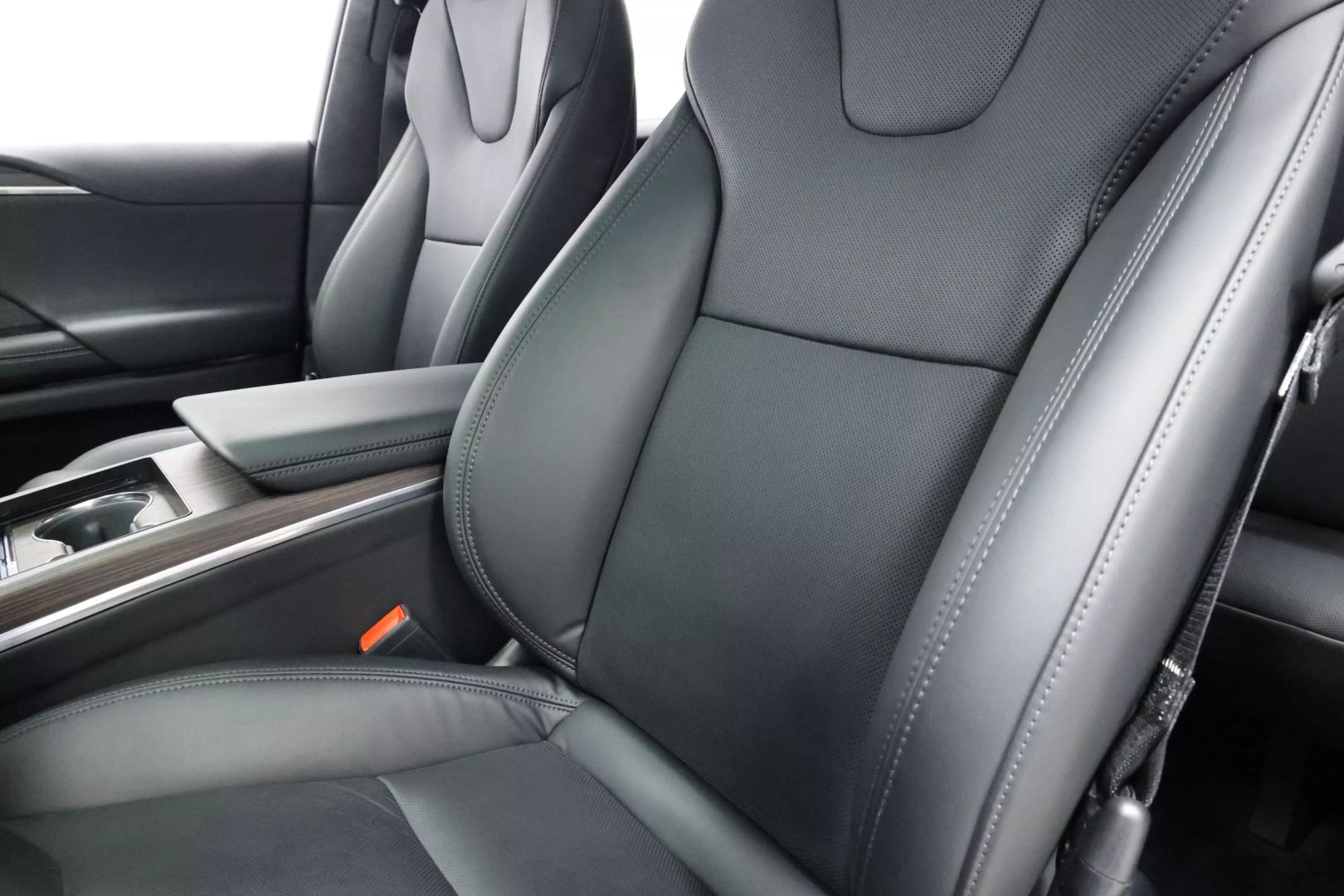 2022 Tesla Model X - Image 18