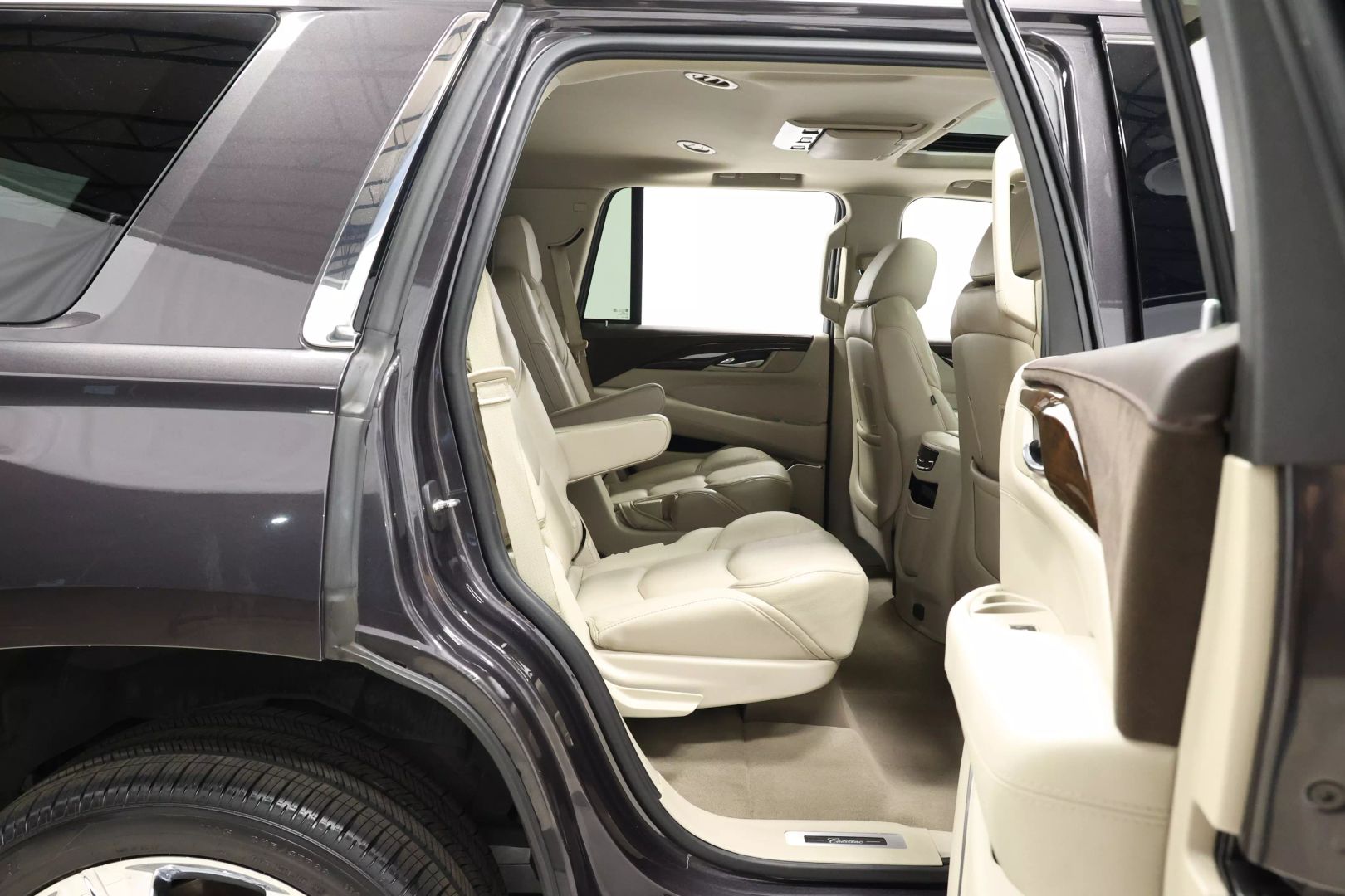 2017 Cadillac Escalade - Image 87