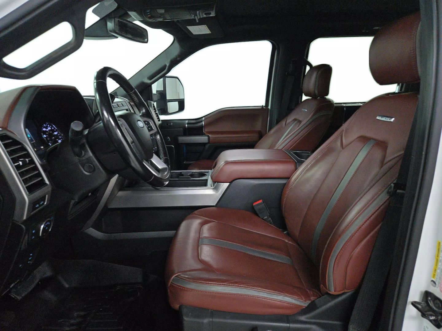 2019 Ford F350 Super Duty Crew Cab - Image 9