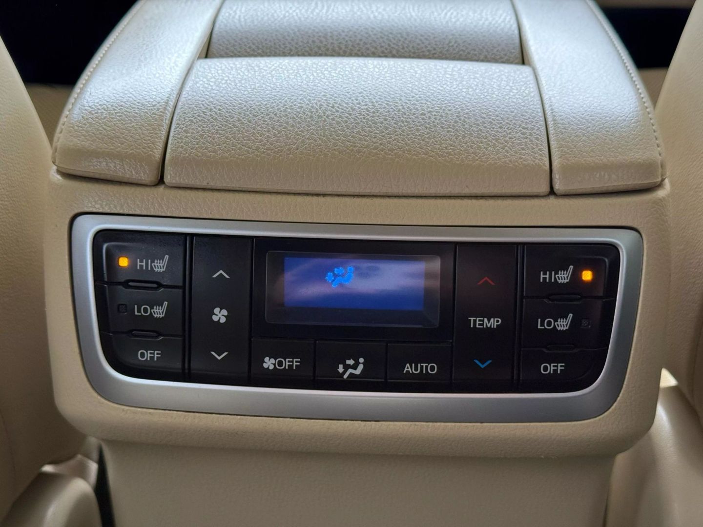 2018 Toyota Highlander - Image 29