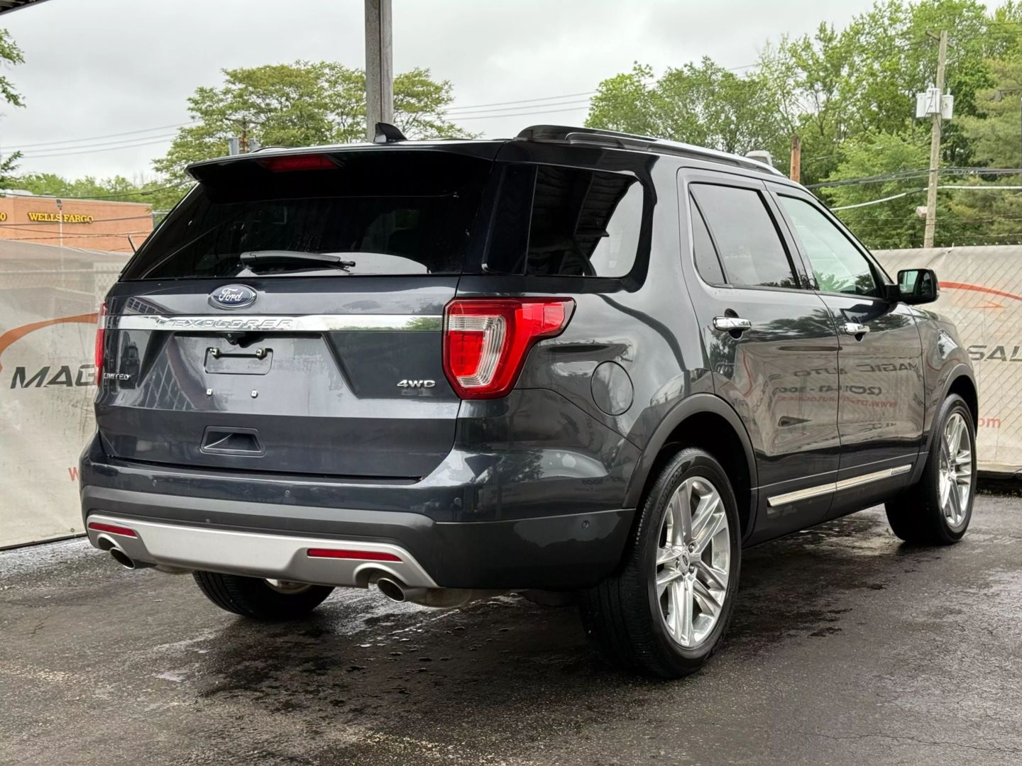2017 Ford Explorer - Image 9