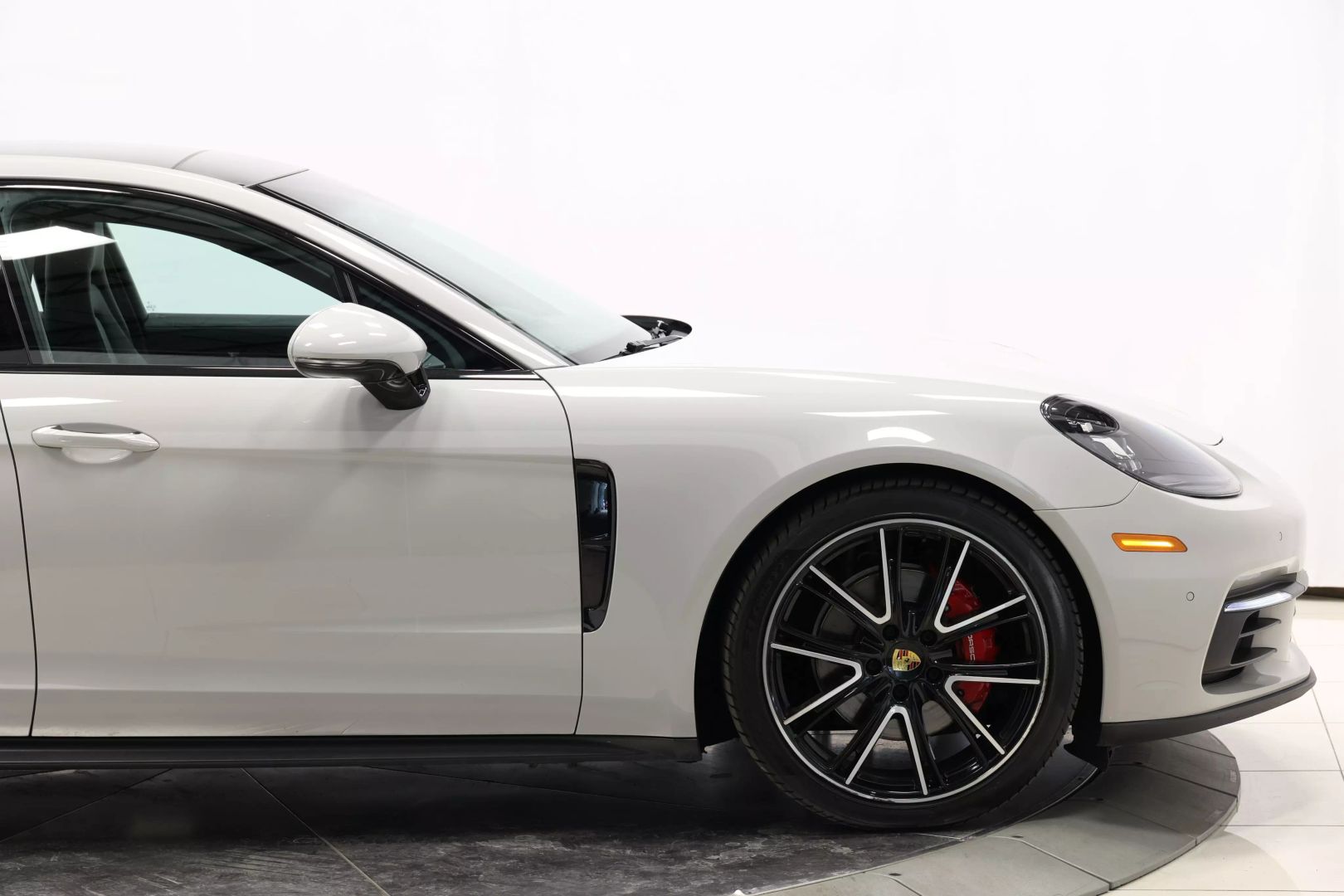 2018 Porsche Panamera - Image 68
