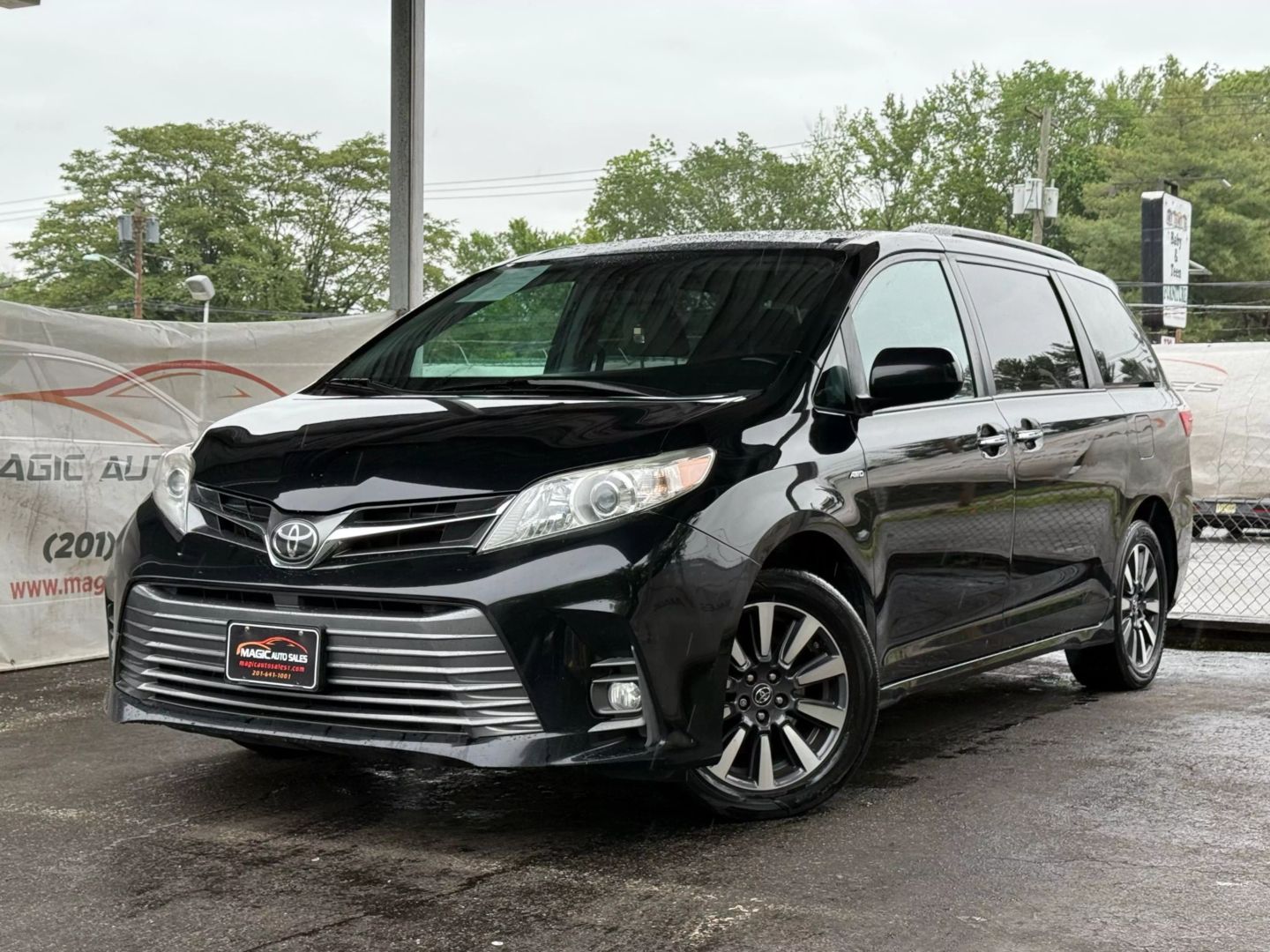 2020 Toyota Sienna - Image 1