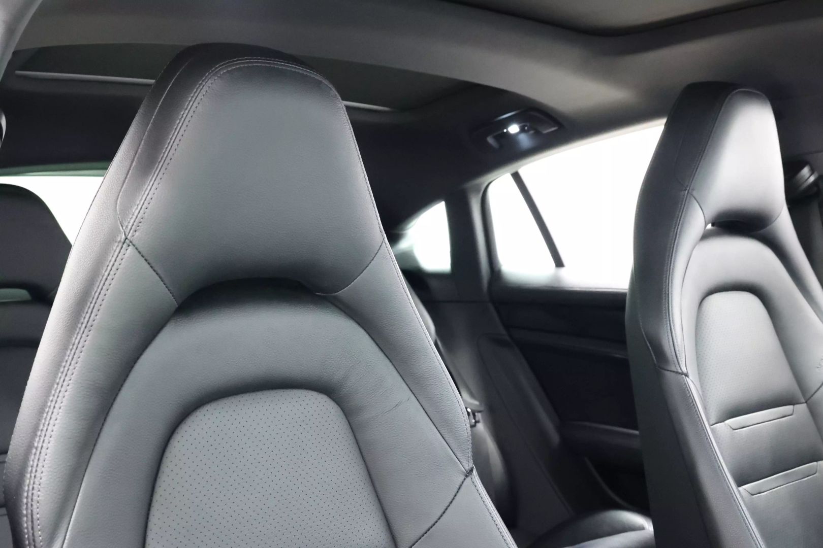 2018 Porsche Panamera - Image 89
