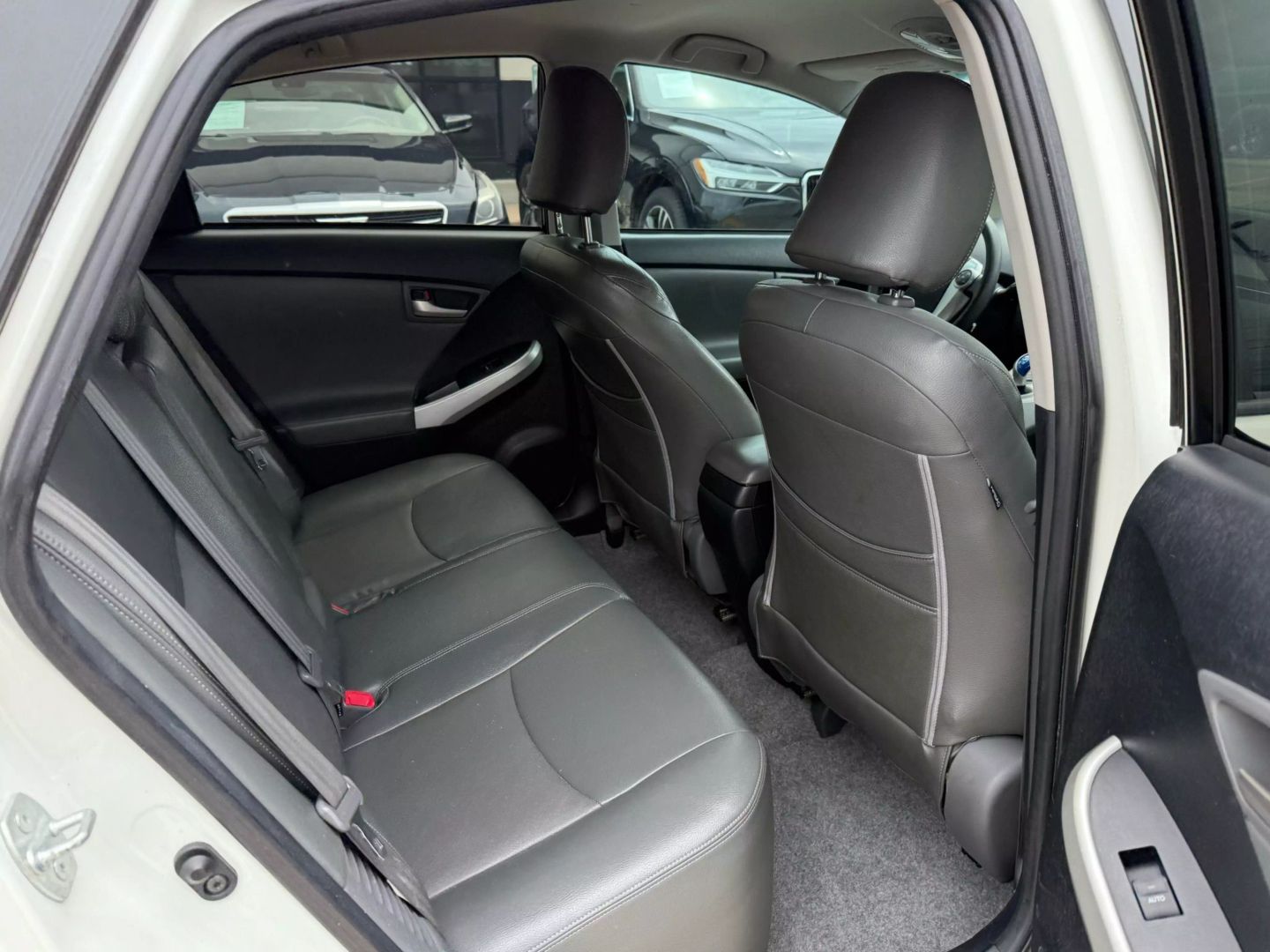 2015 Toyota Prius - Image 21