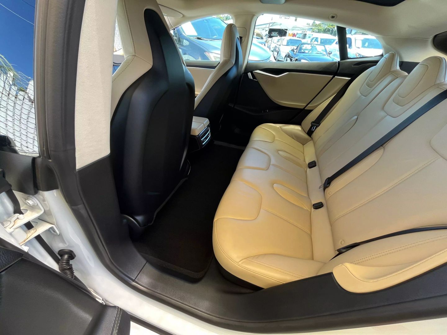 2014 Tesla Model S  Vin: 5yjsa1s11efp57144 Stock Id: P57144 - Image 16