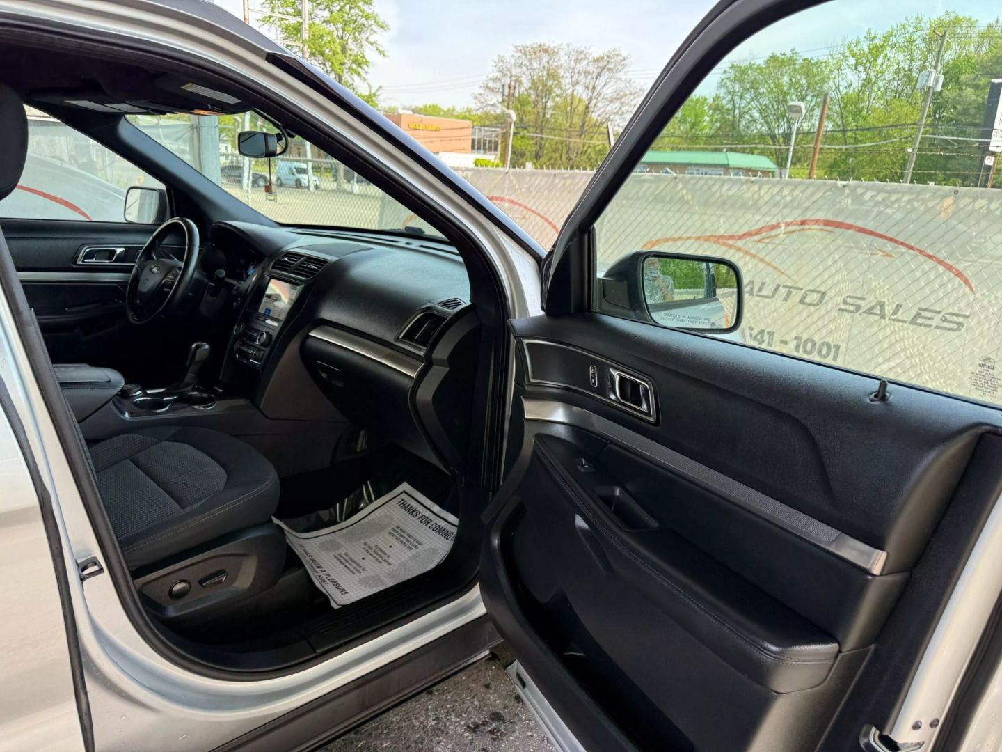 2019 Ford Explorer - Image 26