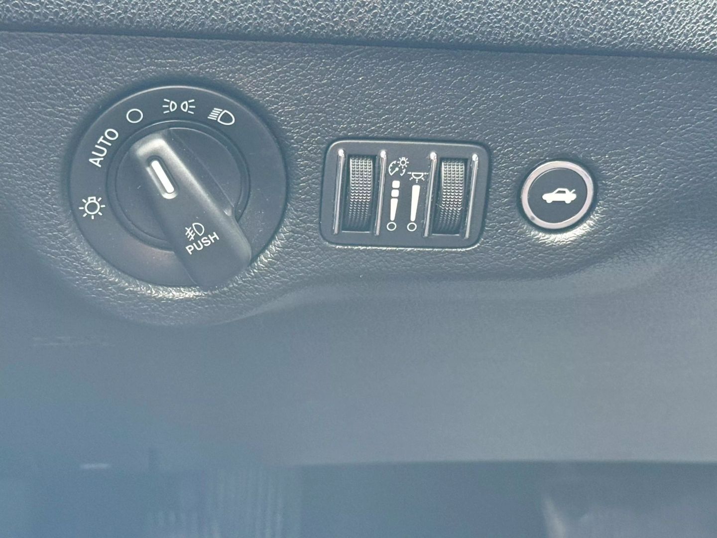2018 Dodge Charger - Image 50