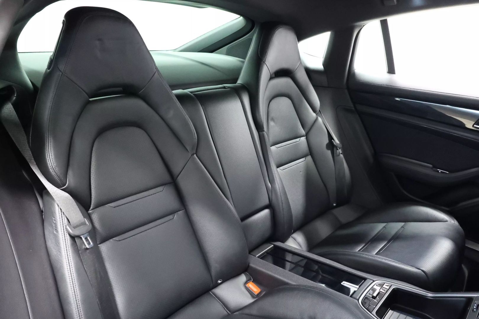 2018 Porsche Panamera - Image 74
