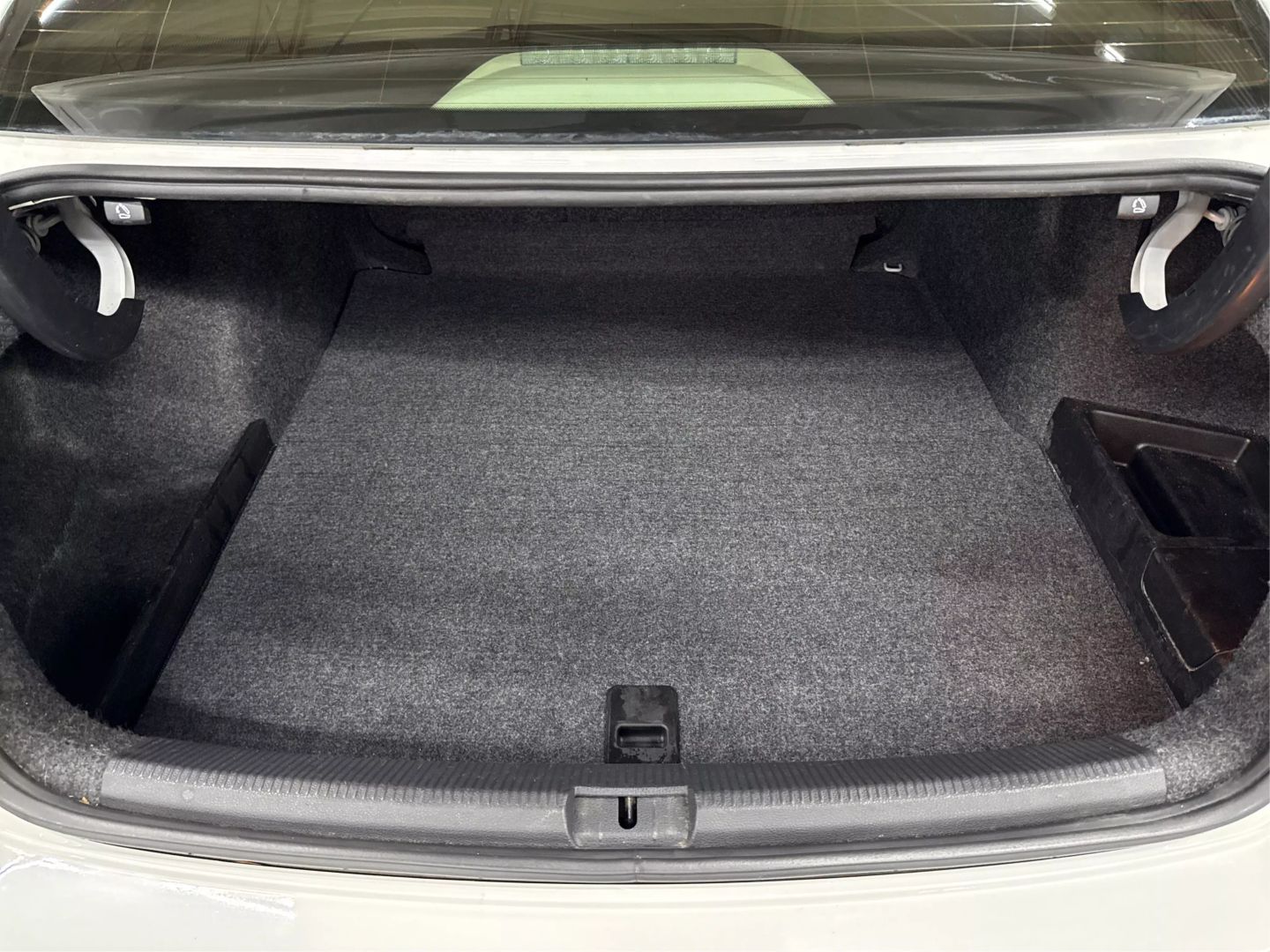 2015 Volkswagen Passat - Image 12