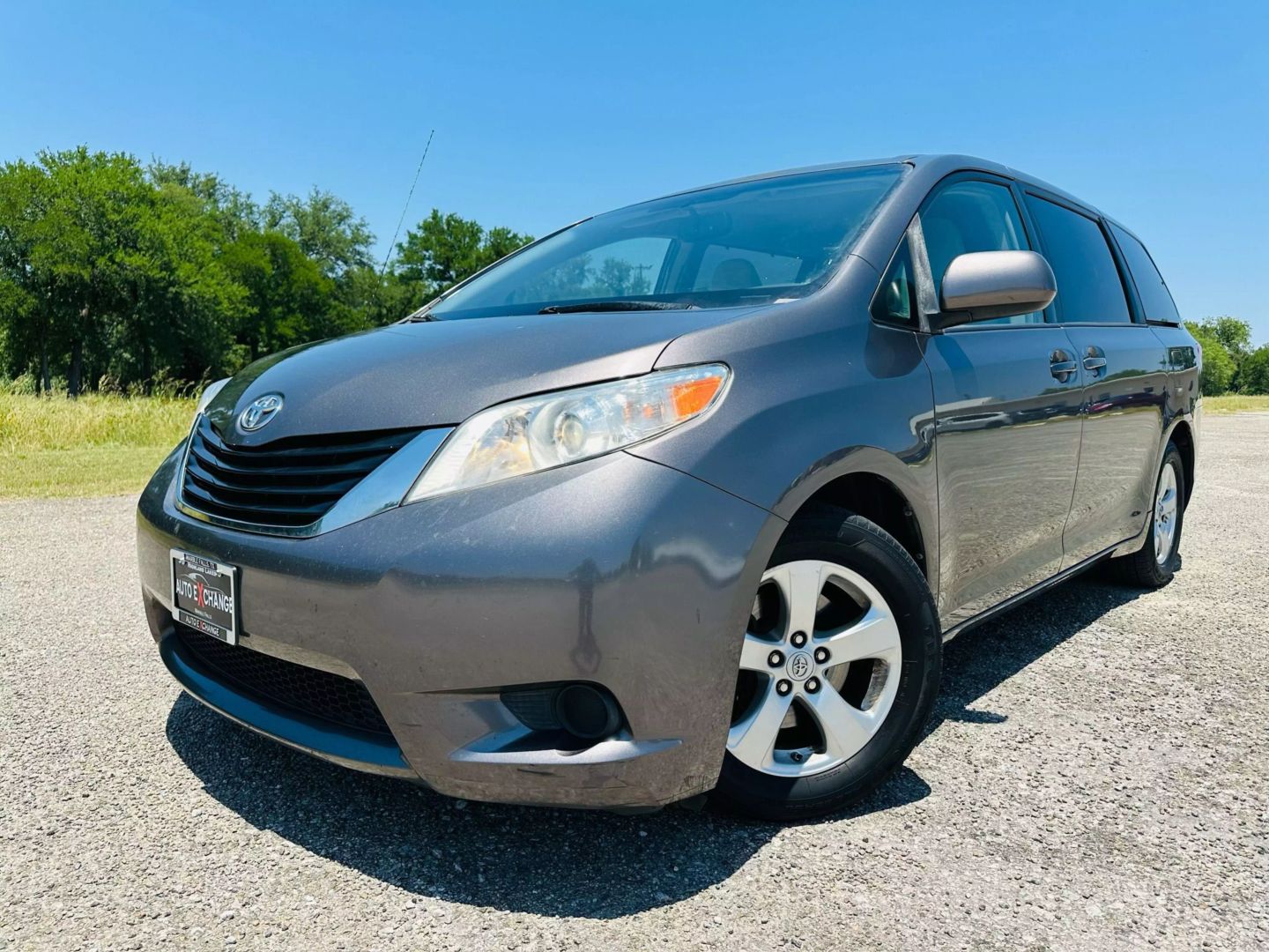 2014 Toyota Sienna - Image 2