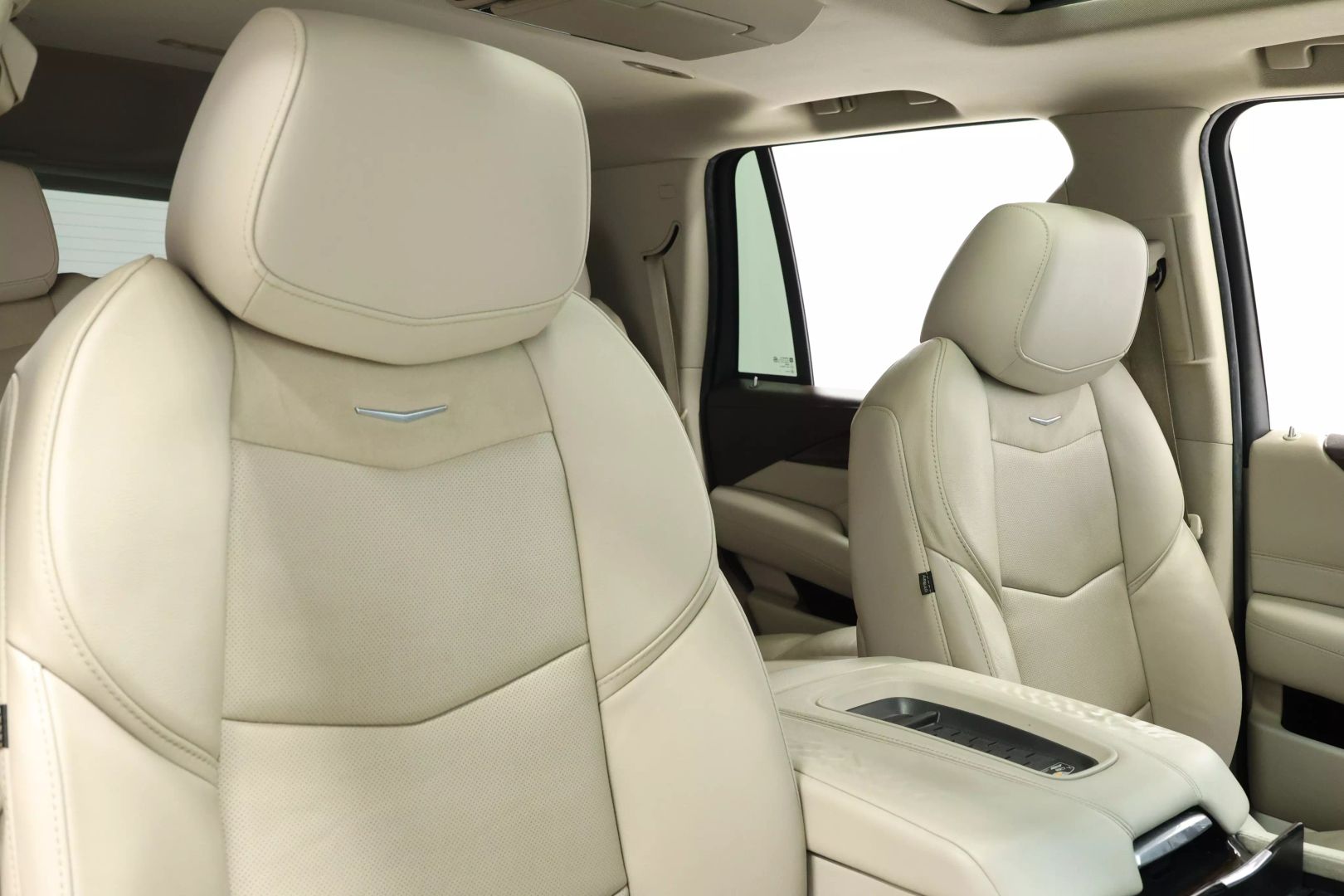 2017 Cadillac Escalade - Image 108