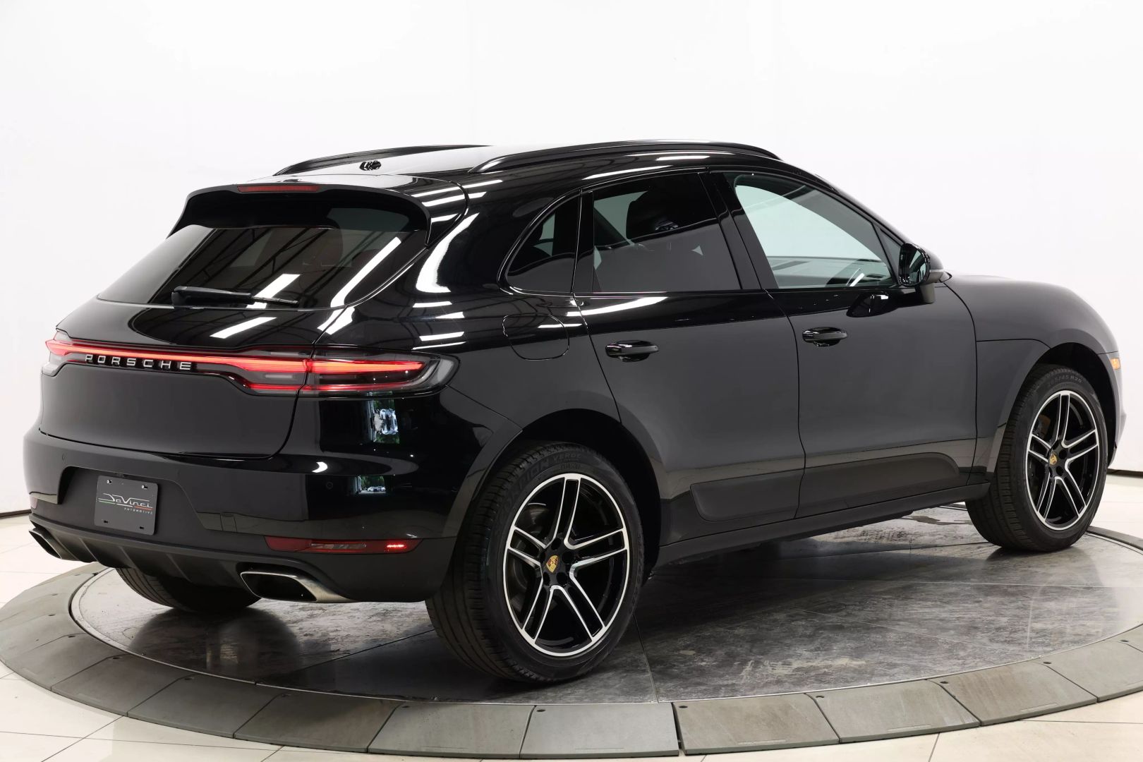 2021 Porsche Macan - Image 4
