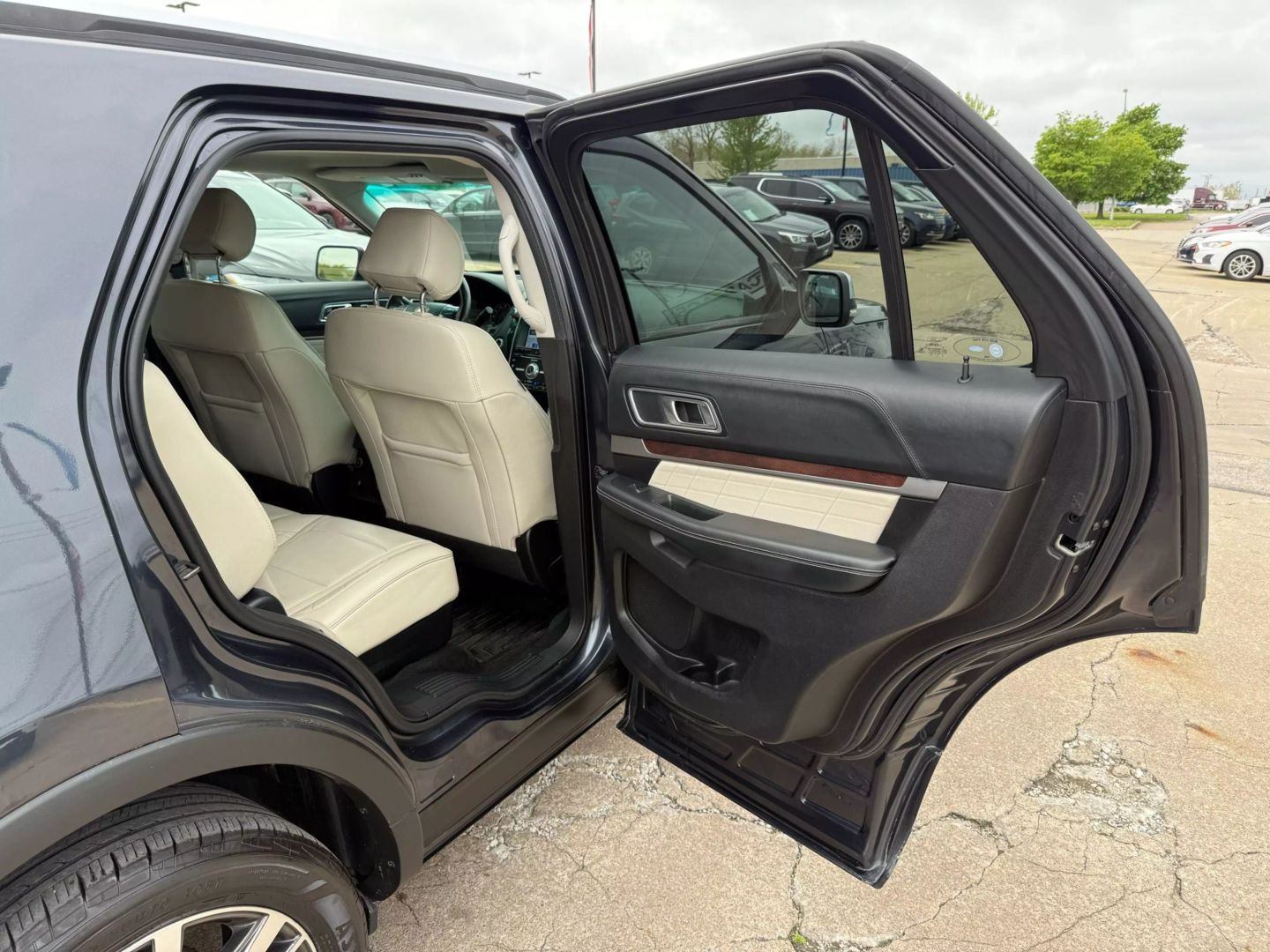 2017 Ford Explorer - Image 23