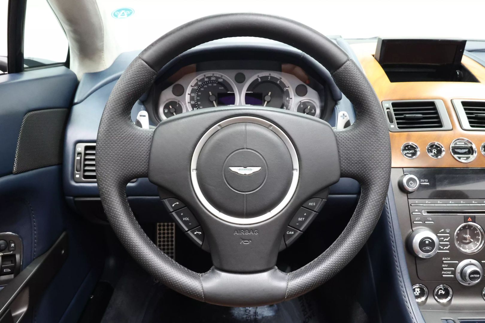 2014 Aston Martin Vantage - Image 18
