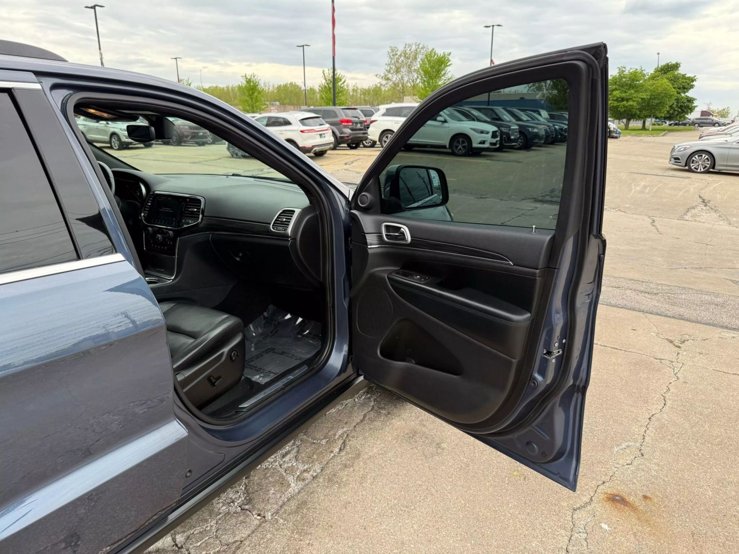 2020 Jeep Grand Cherokee - Image 25