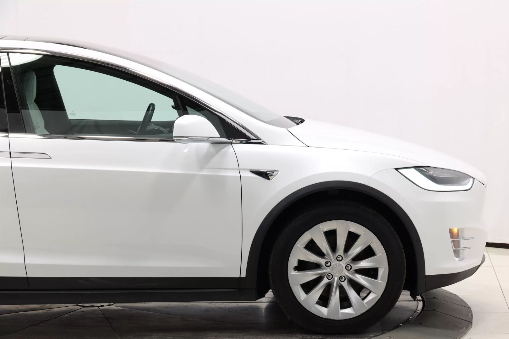 2020 Tesla Model X - Image 80