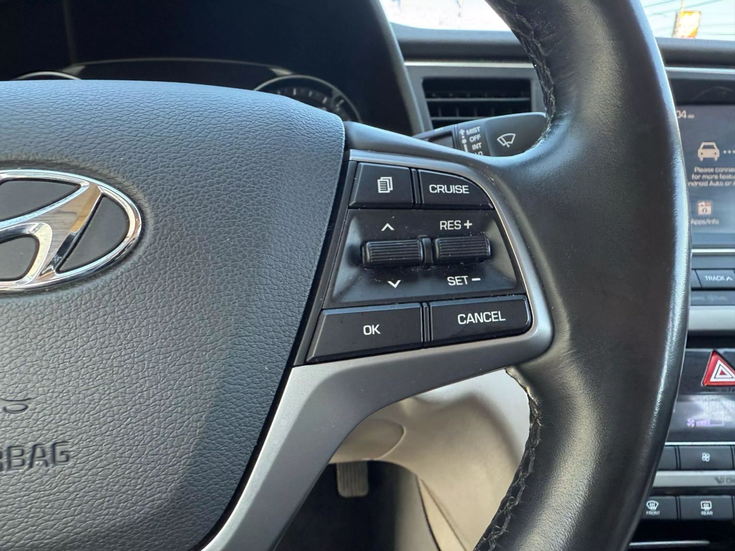 2018 Hyundai Elantra - Image 28