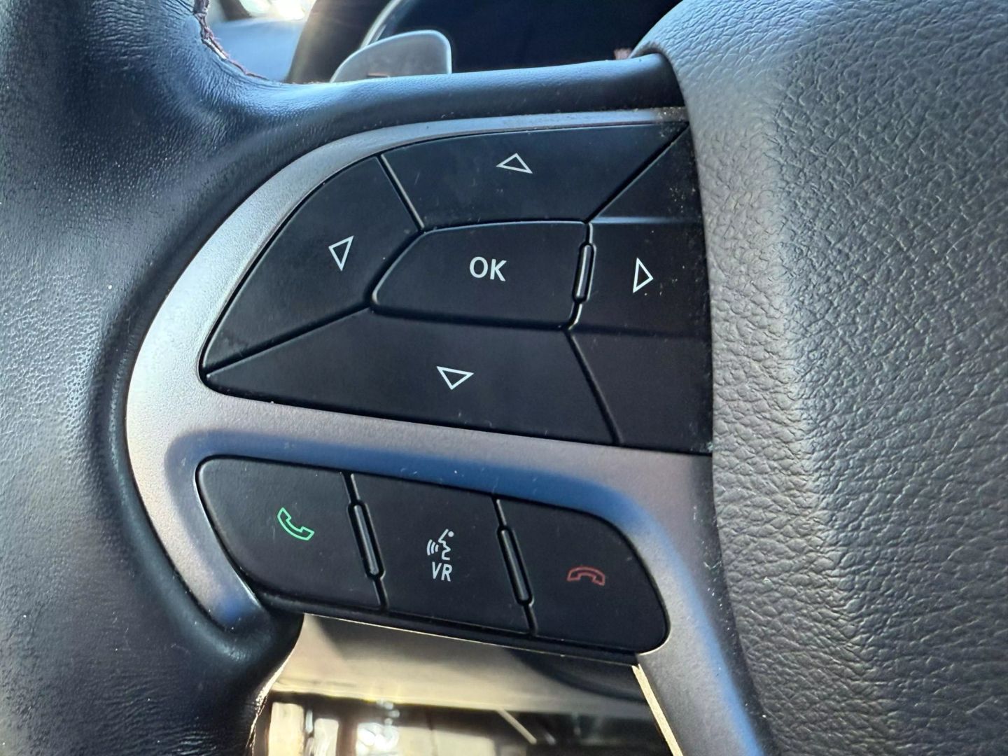 2020 Jeep Grand Cherokee - Image 34