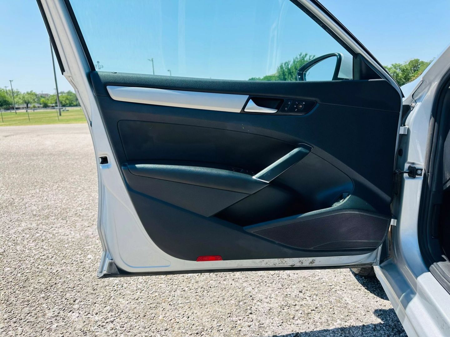 2020 Volkswagen Passat - Image 13