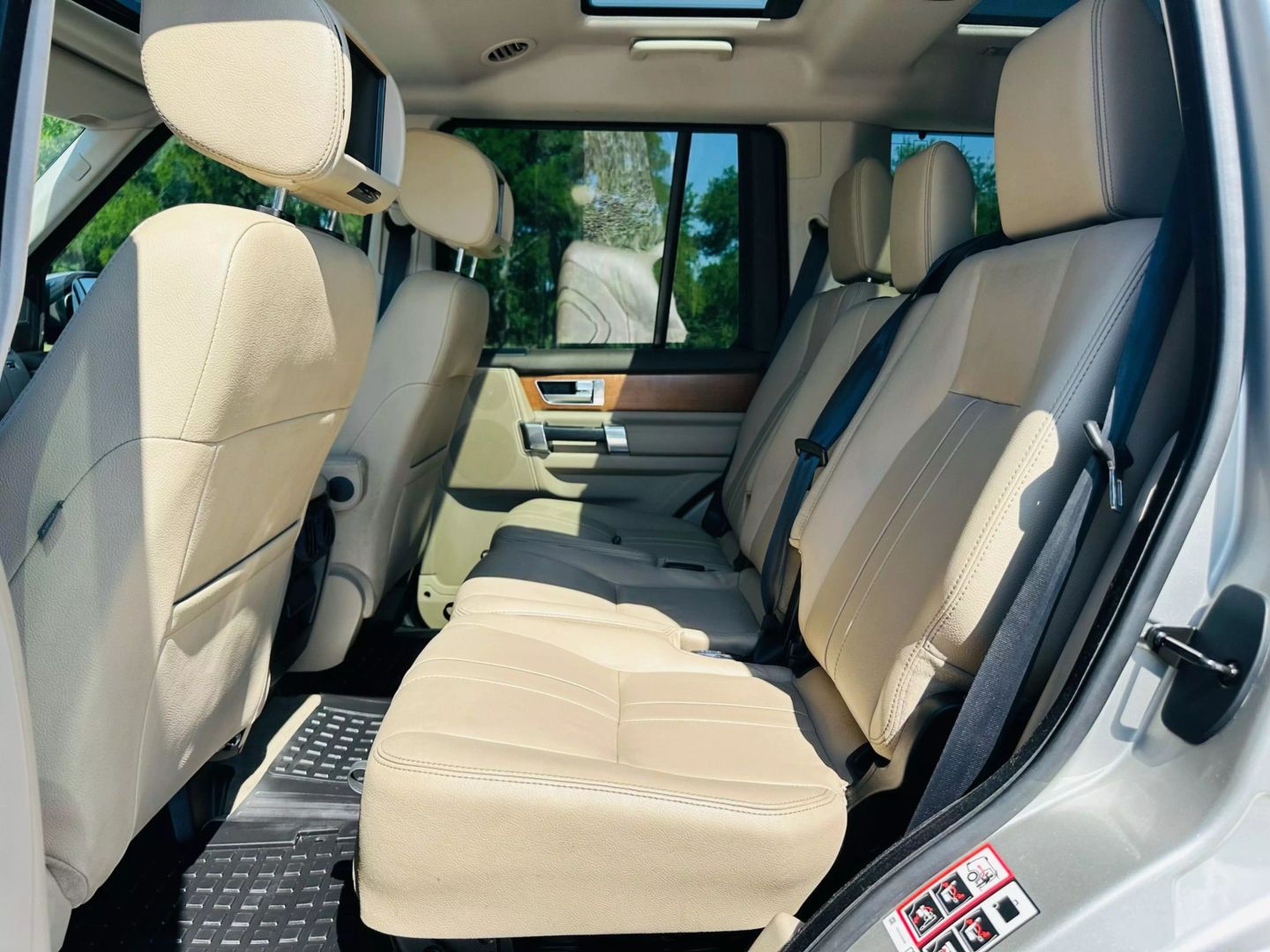 2016 Land Rover Lr4 - Image 18