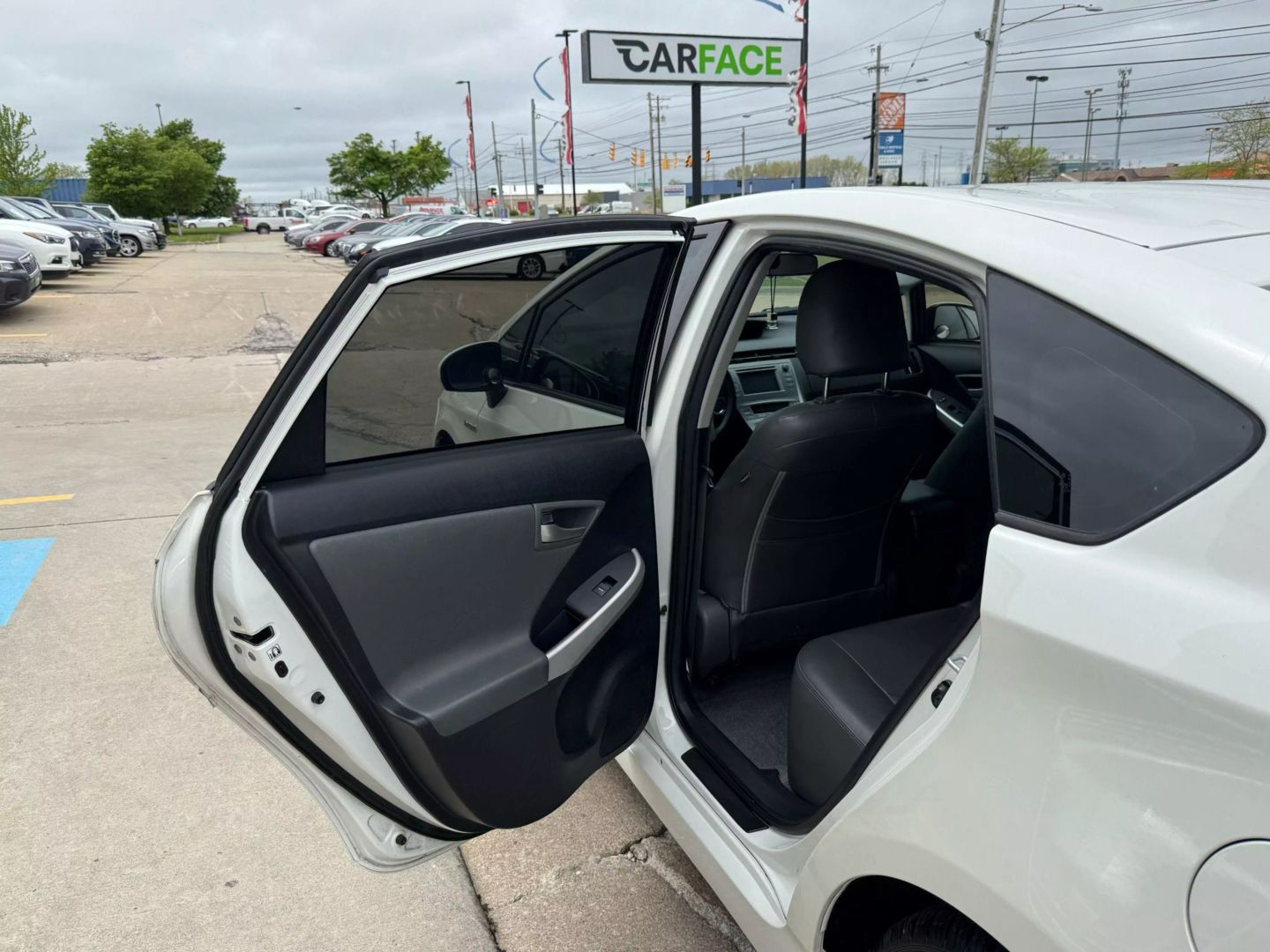 2015 Toyota Prius - Image 18