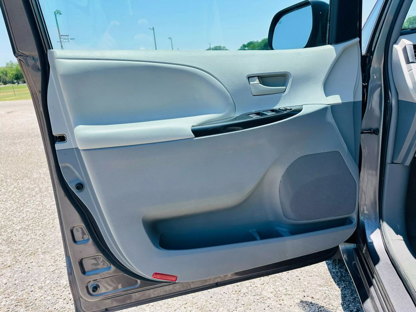 2014 Toyota Sienna - Image 12
