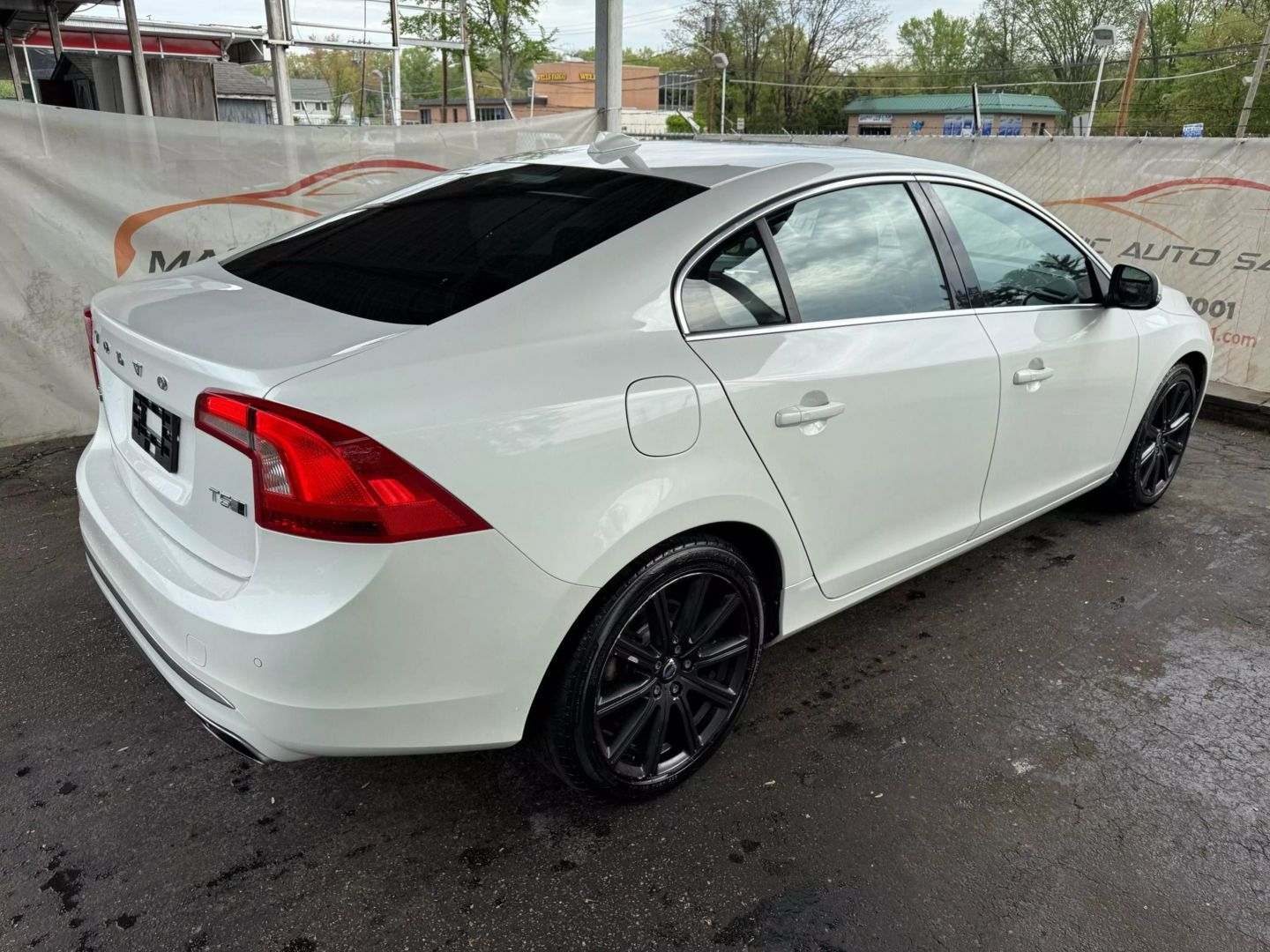 2017 Volvo S60 - Image 12