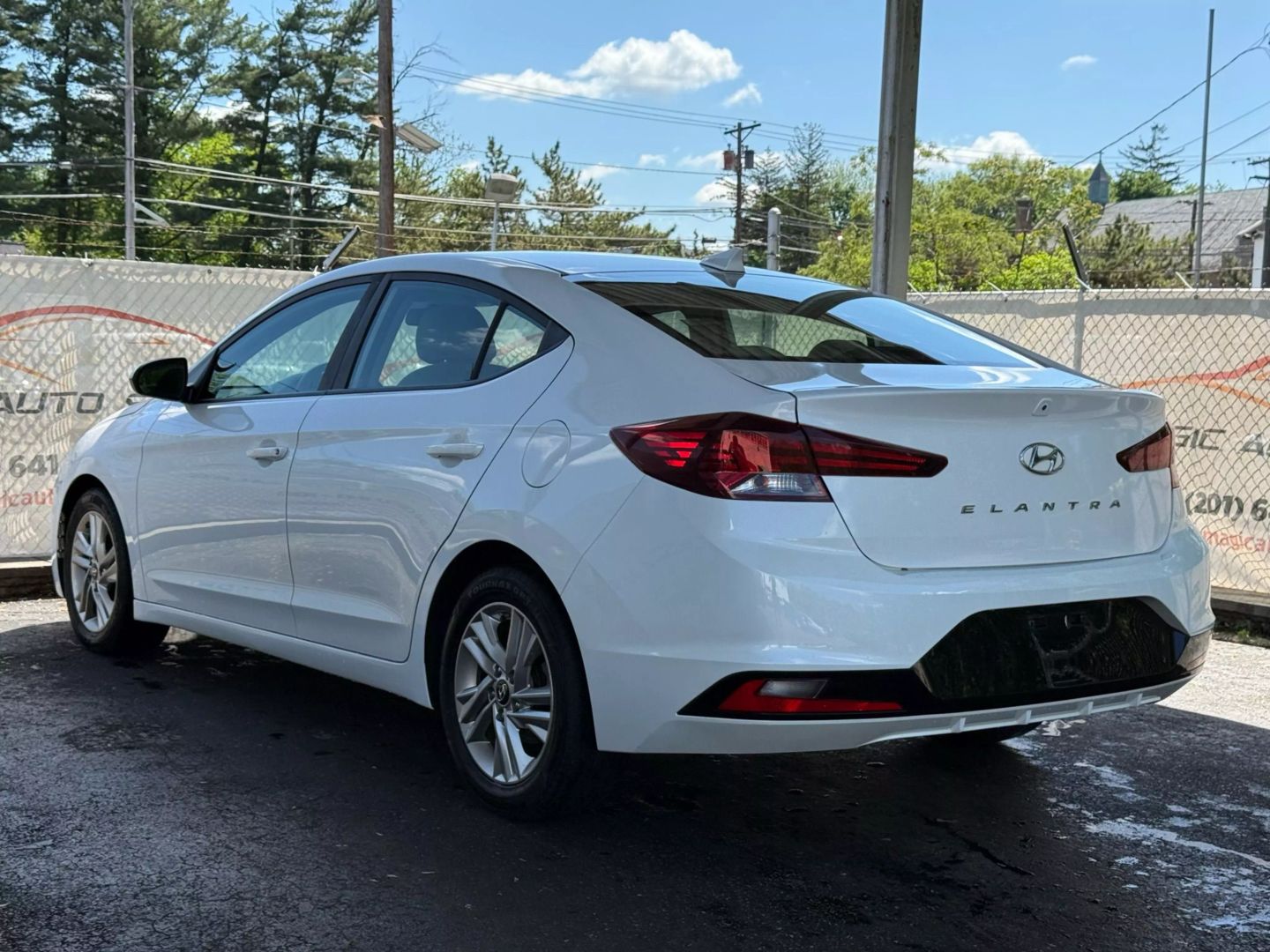 2019 Hyundai Elantra - Image 11