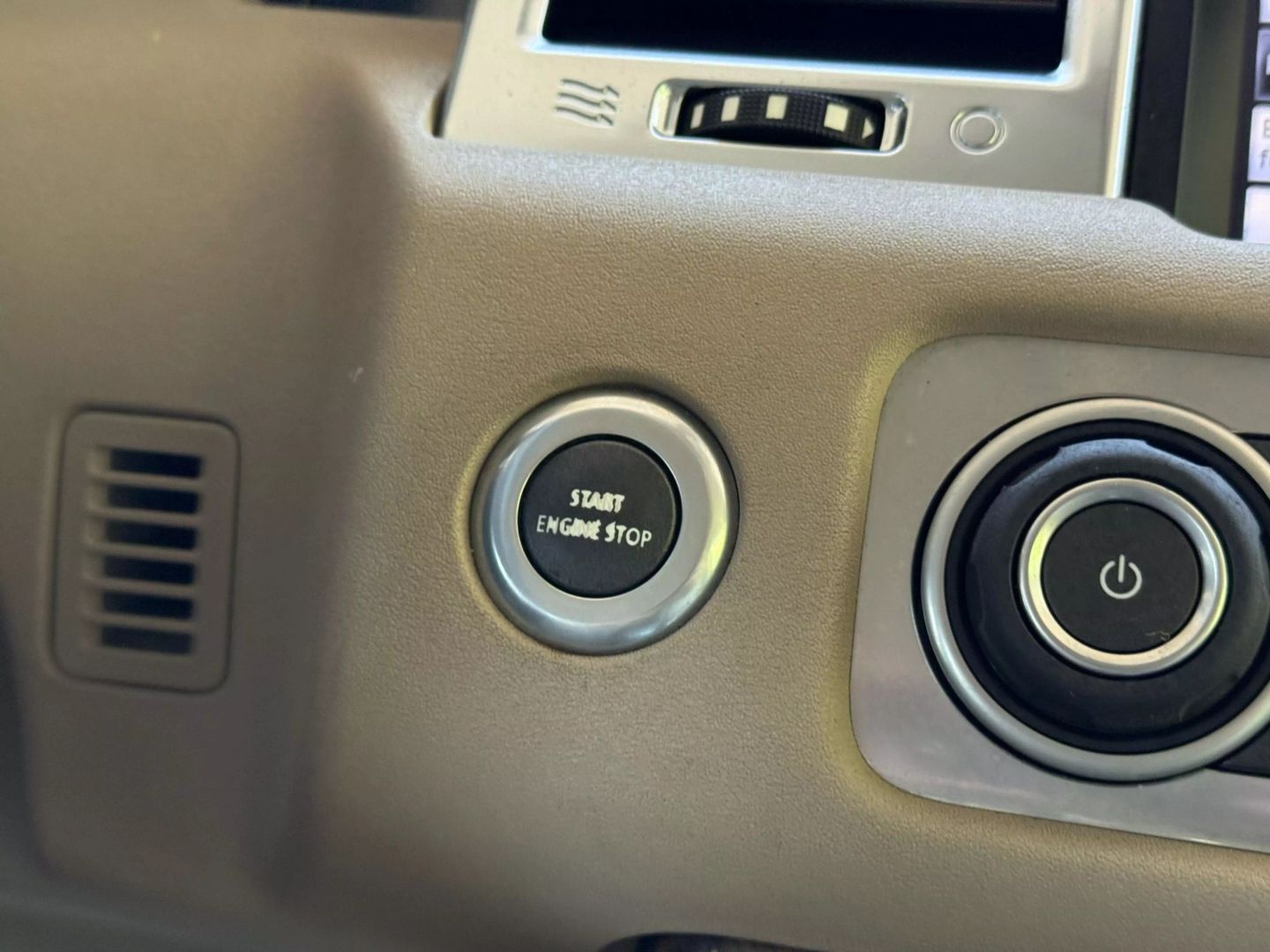 2013 Land Rover Range Rover Sport - Image 30