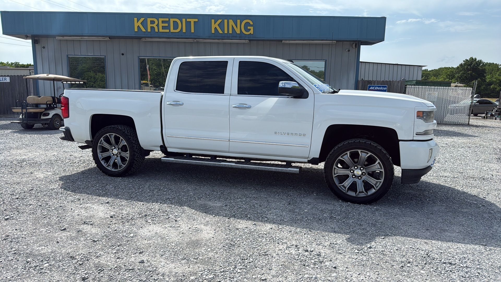 Image 6 of 2016 CHEVROLET SILVERADO 1500 CREW CAB