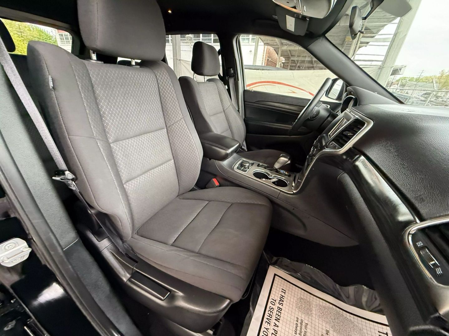 2019 Jeep Grand Cherokee - Image 24