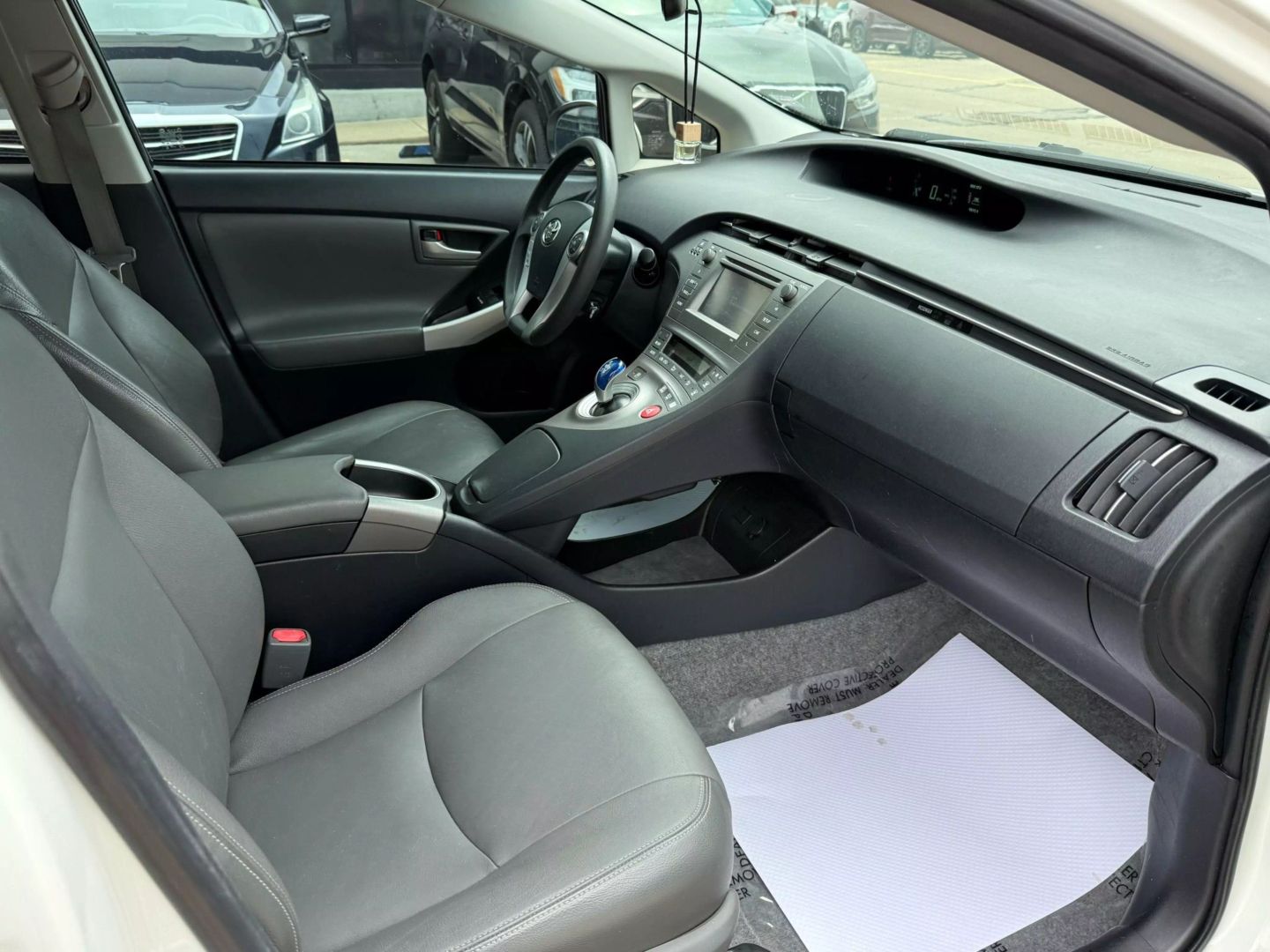 2015 Toyota Prius - Image 23