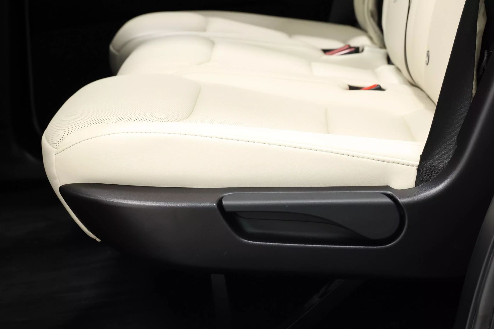 2023 Tesla Model X - Image 46